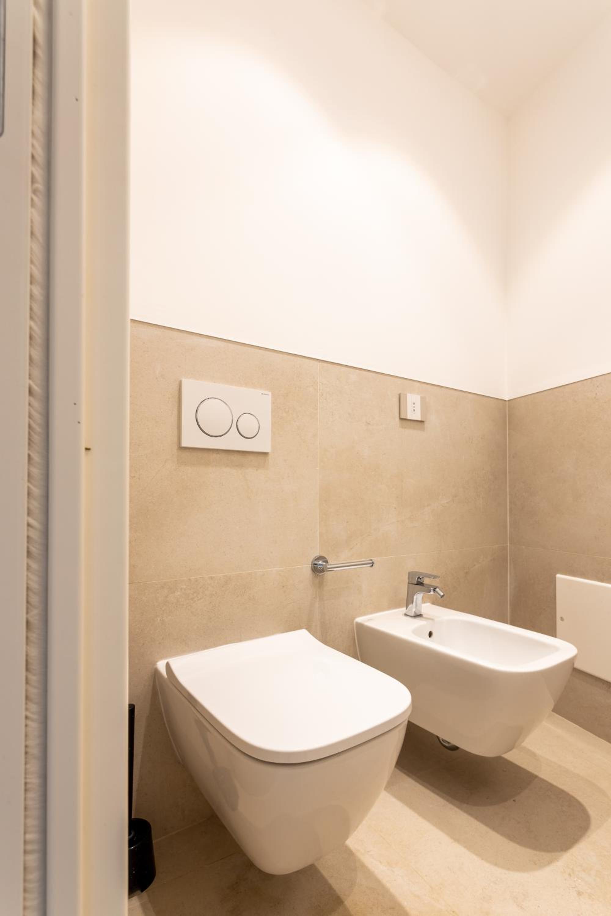 Double Room with Private Bathroom - Photo 8