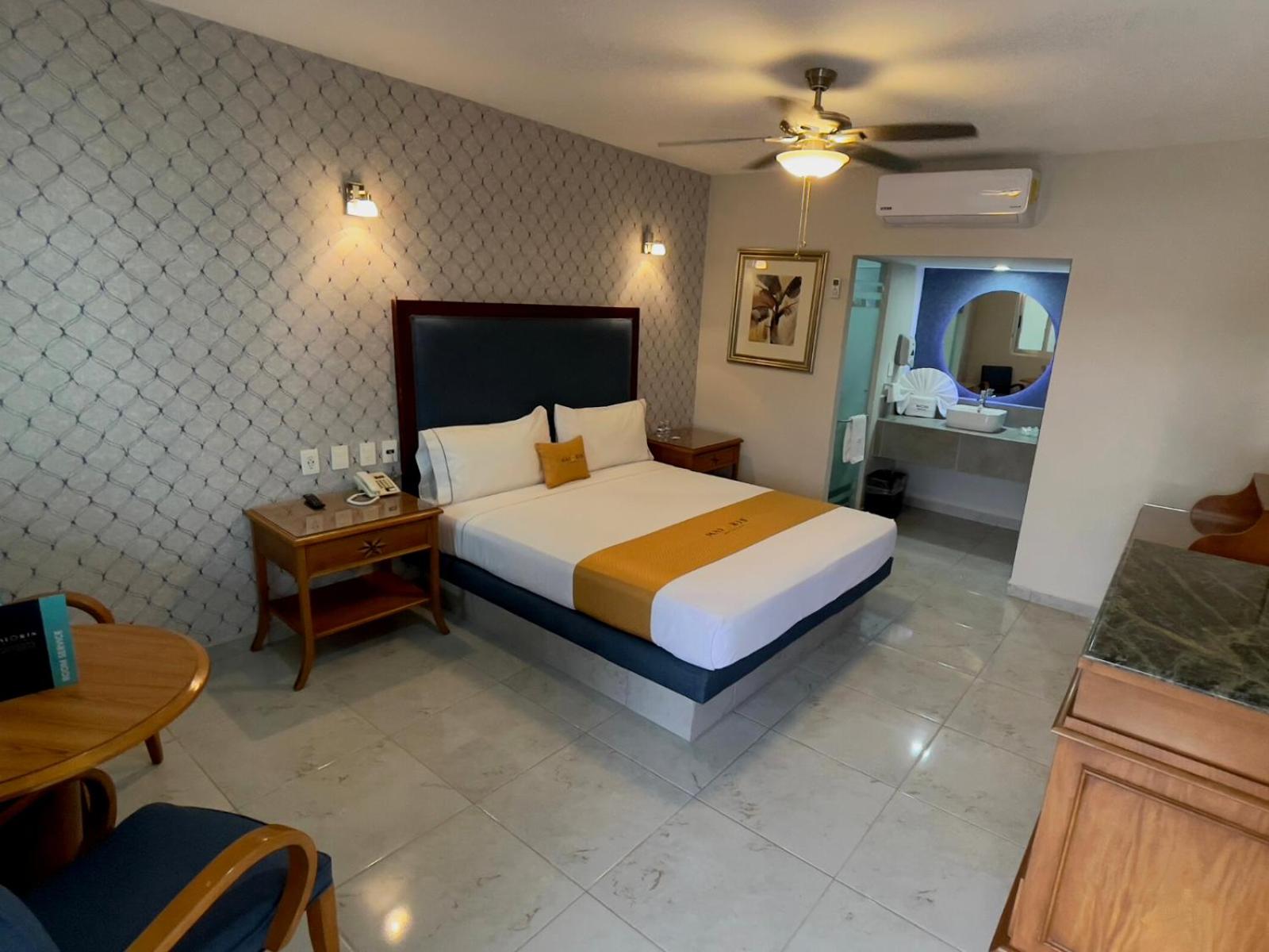 Superior King Room - Photo 1