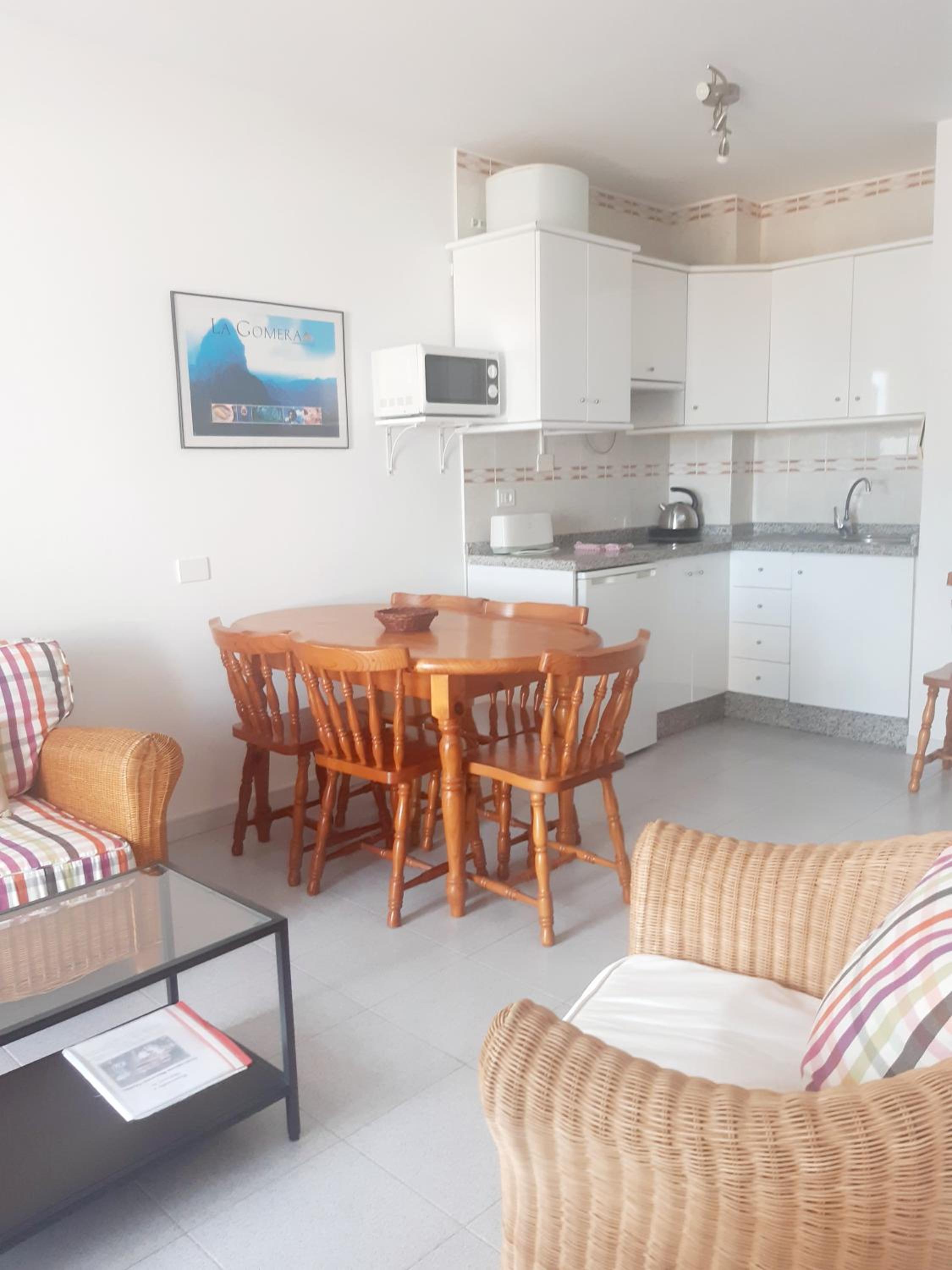 Two-Bedroom Apartment With Balcony And Sea View photo 3