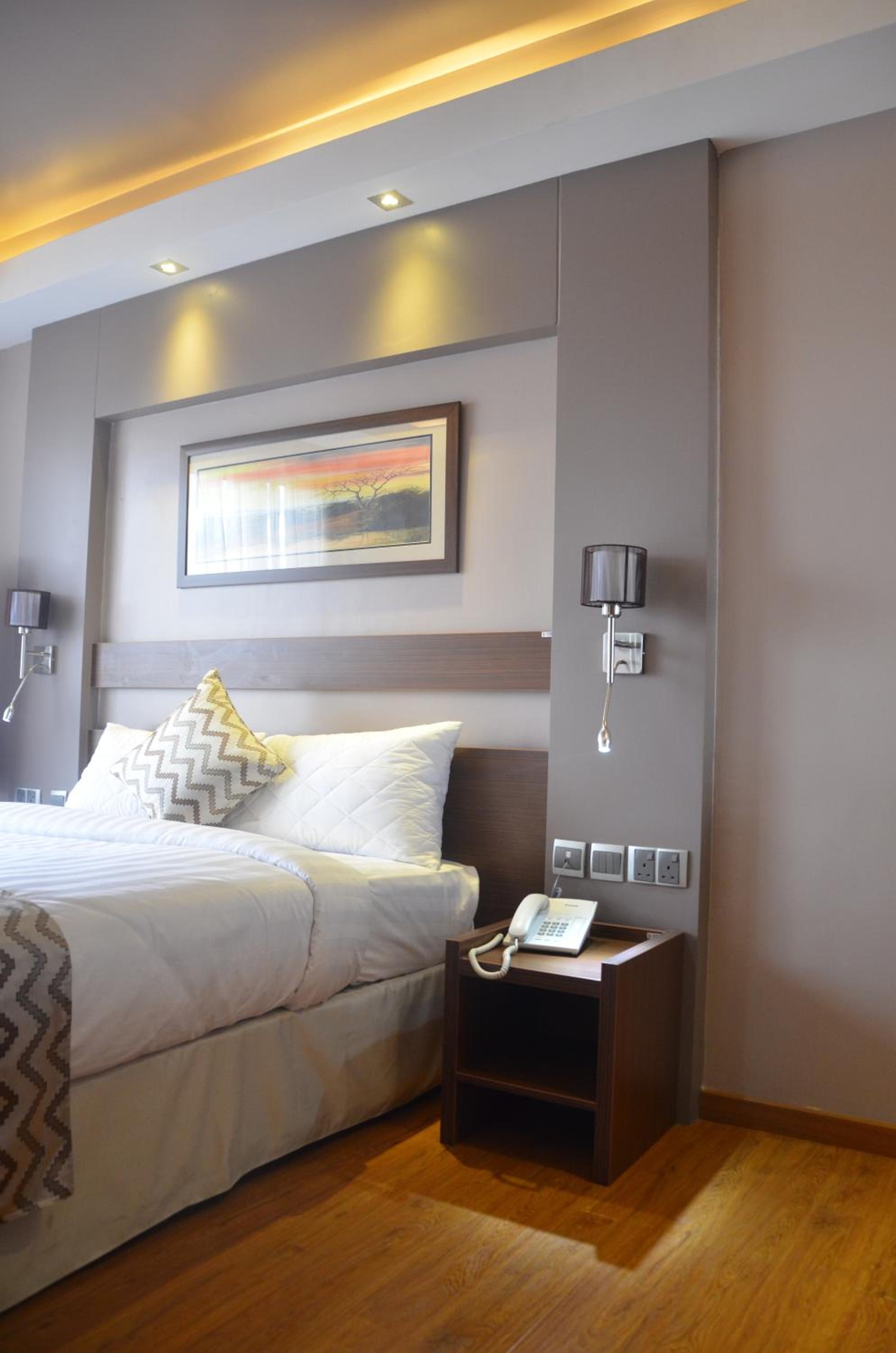 Executive Suite thumbnail 6