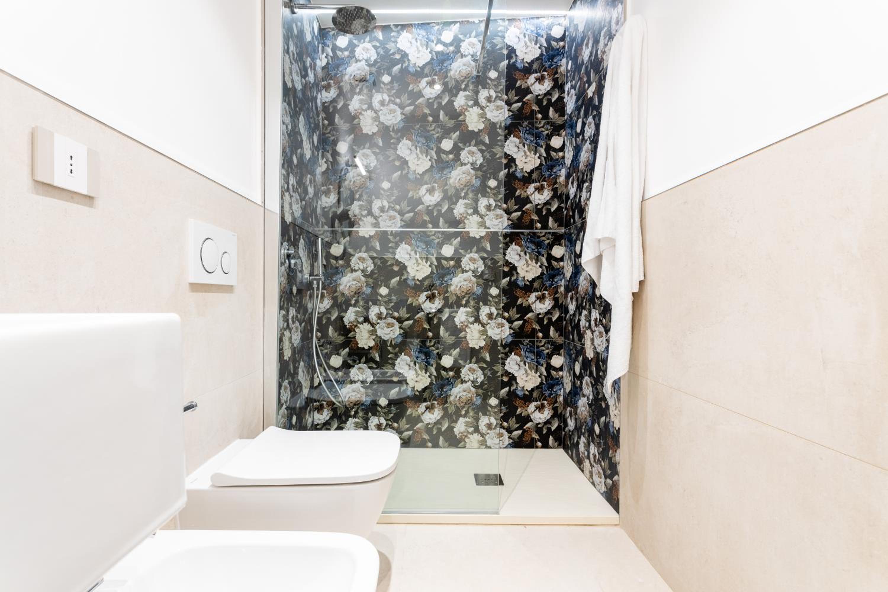 Double Room with Private Bathroom - Photo 11