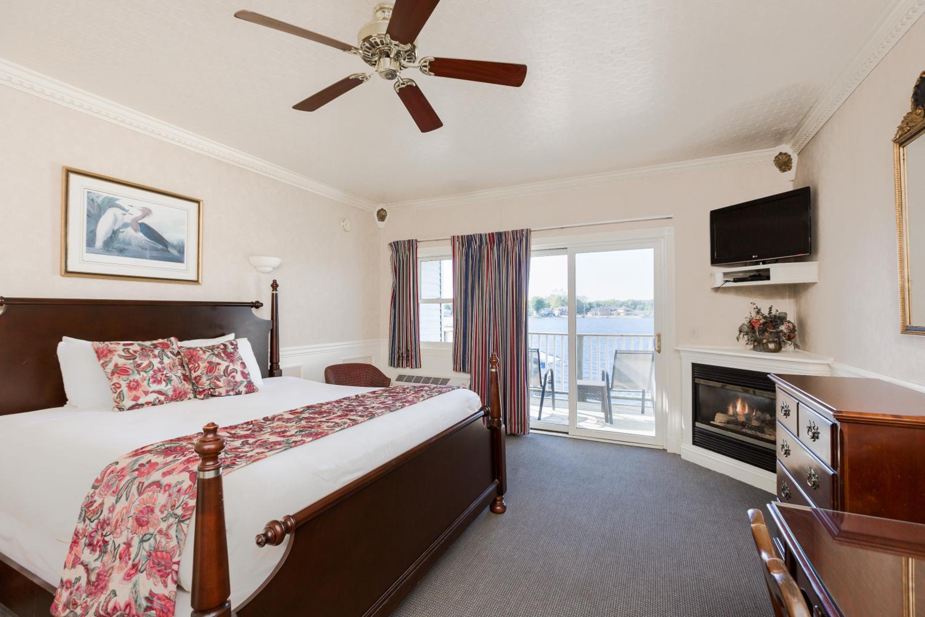 King Room with Lake View photo 1
