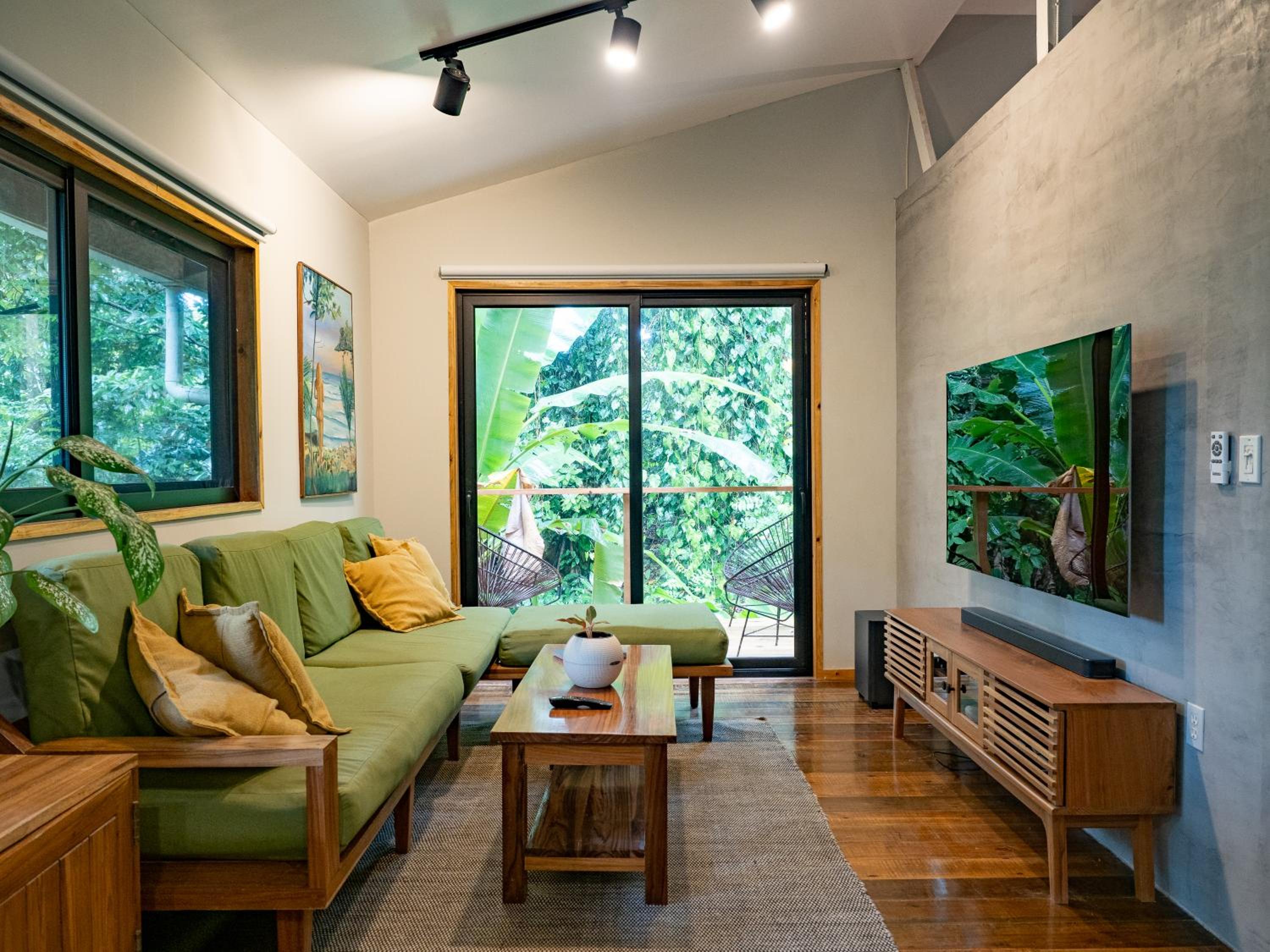 Spacious Jungle Apartment