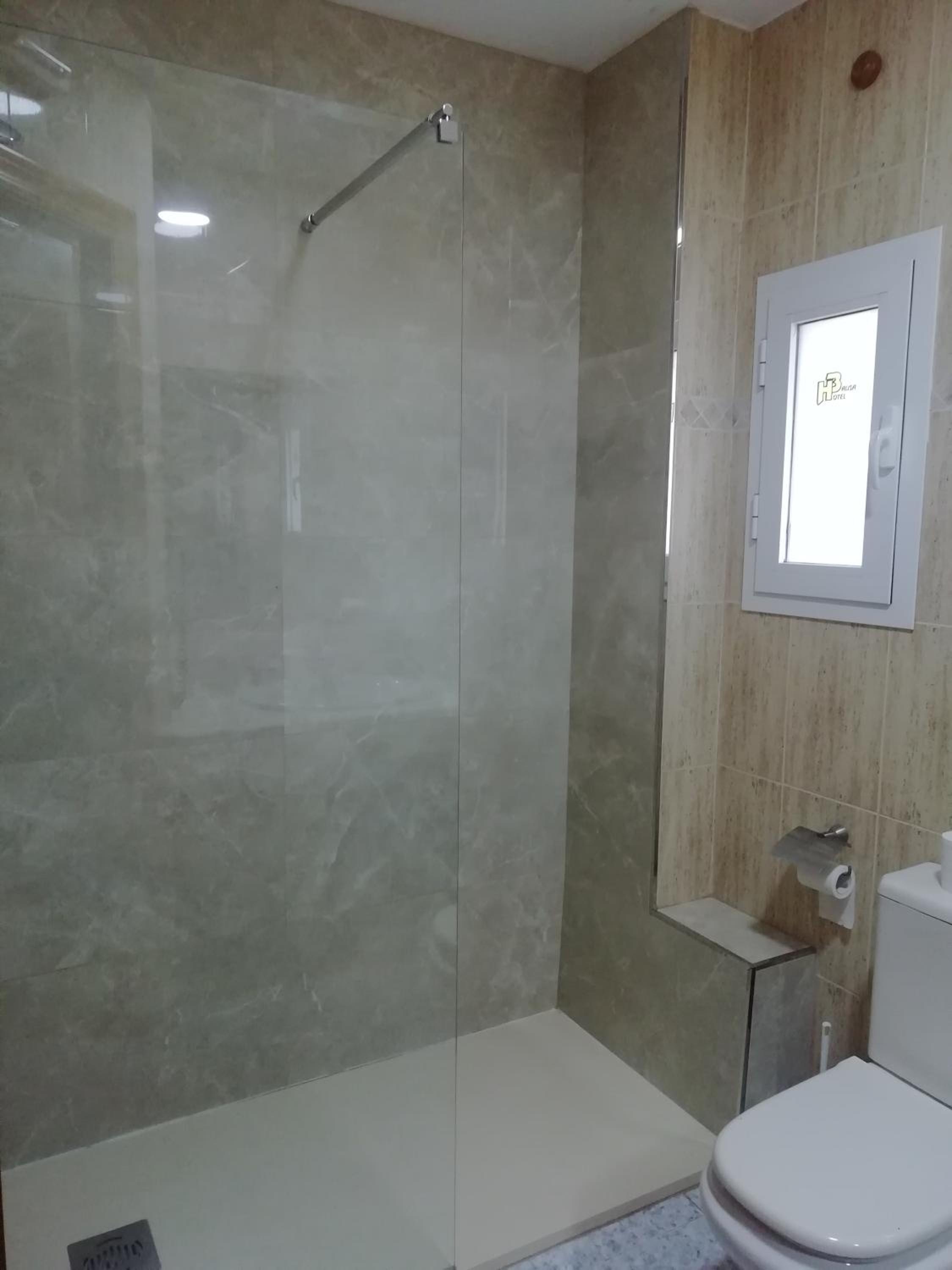 Double or Twin Room - Photo 6
