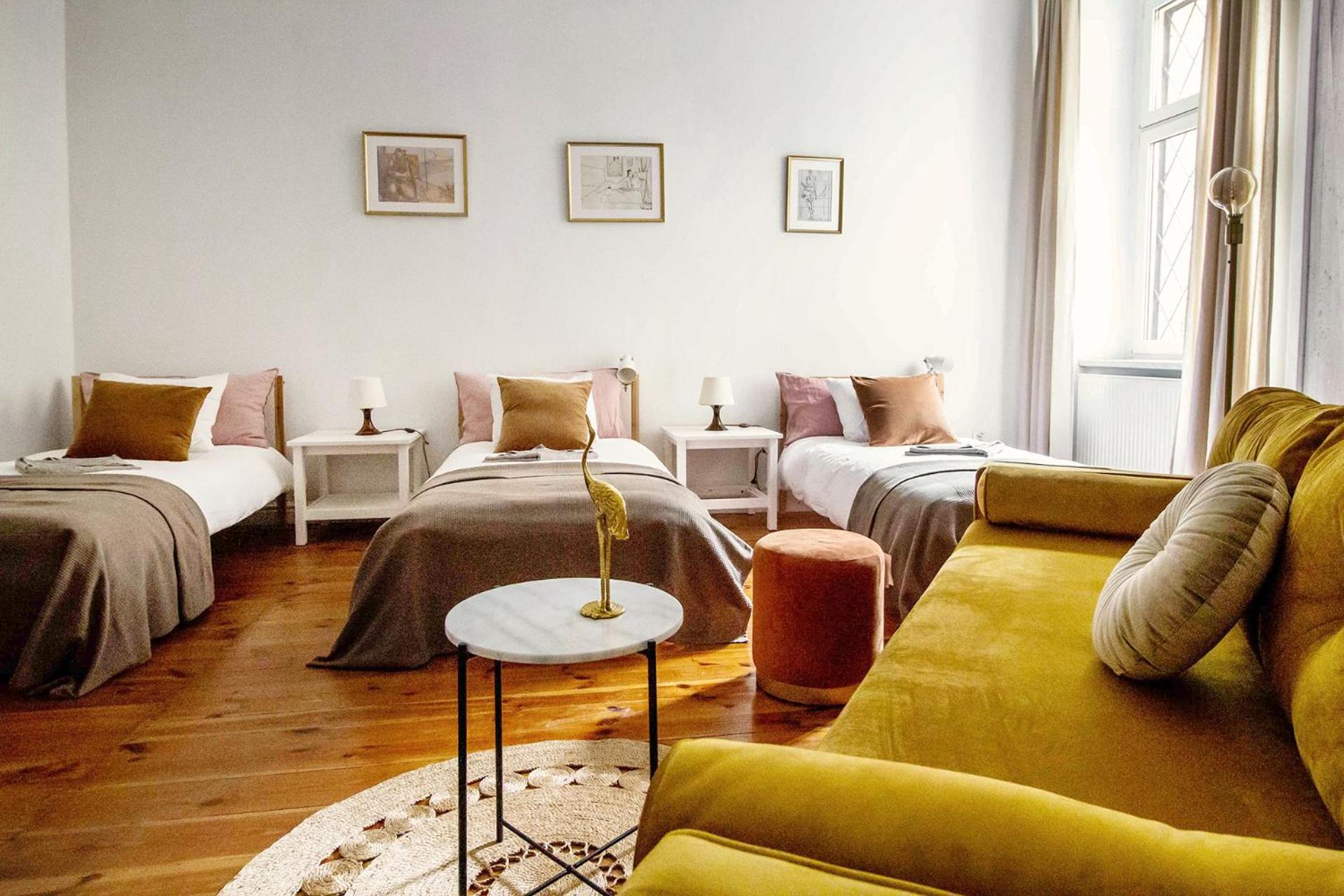 Premium Four-Bedroom Apartment with 2 Bathrooms and Living Room  - Photo 16