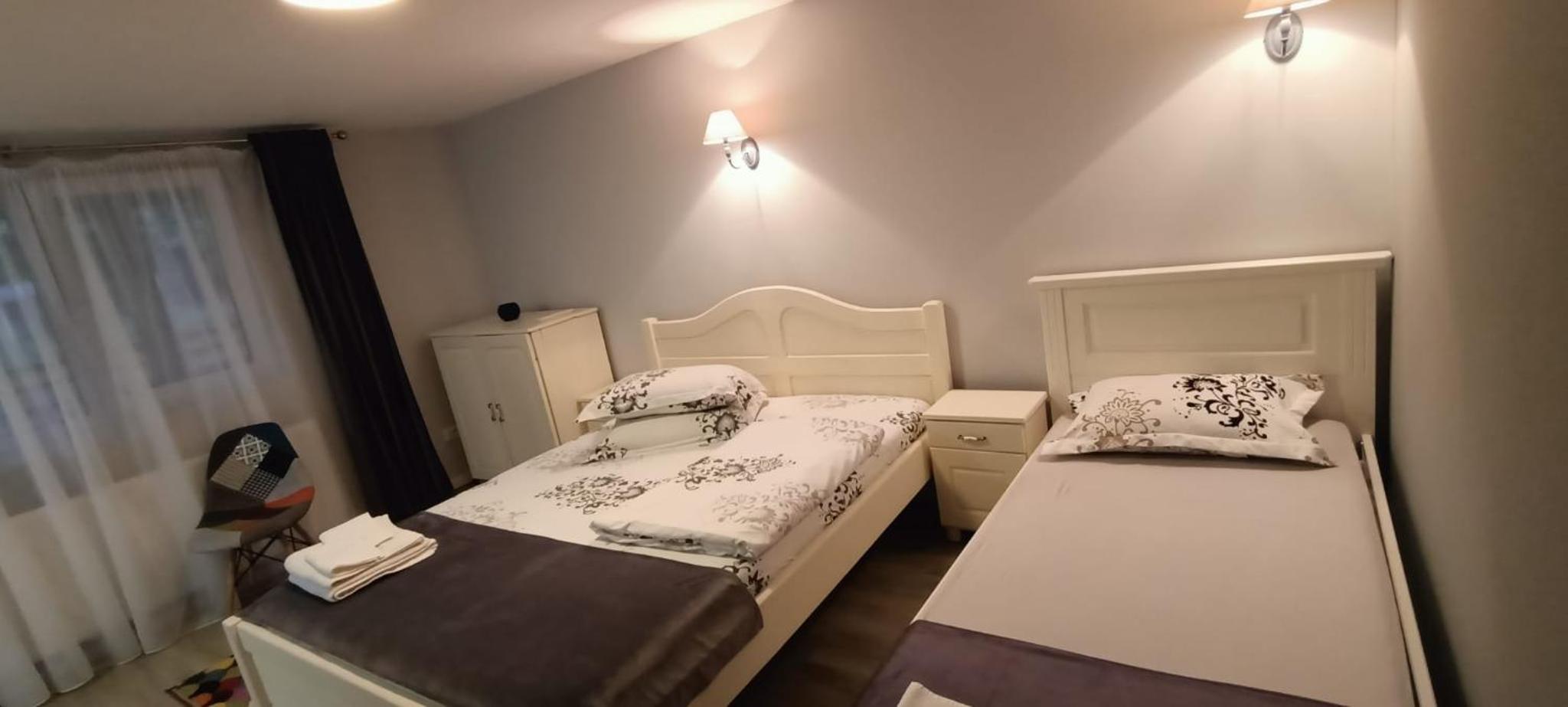 Double Room with Private Bathroom - Photo 8
