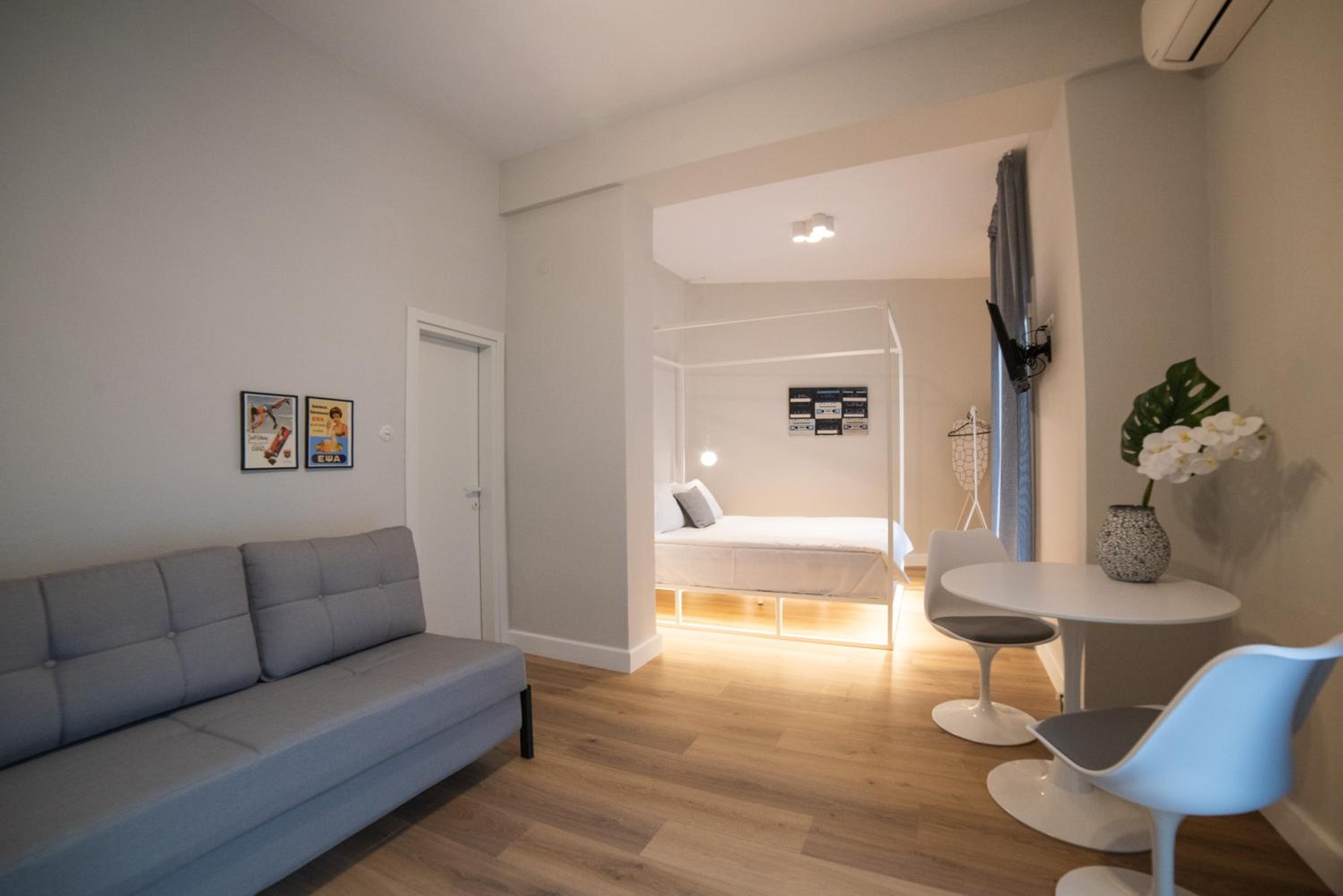 King Studio with Sofa Bed