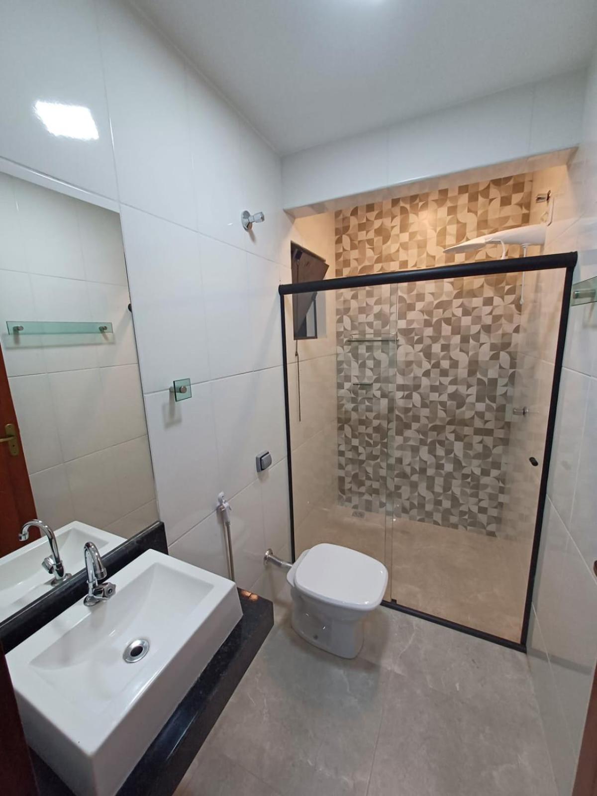 Deluxe Queen Suite - Photo 3