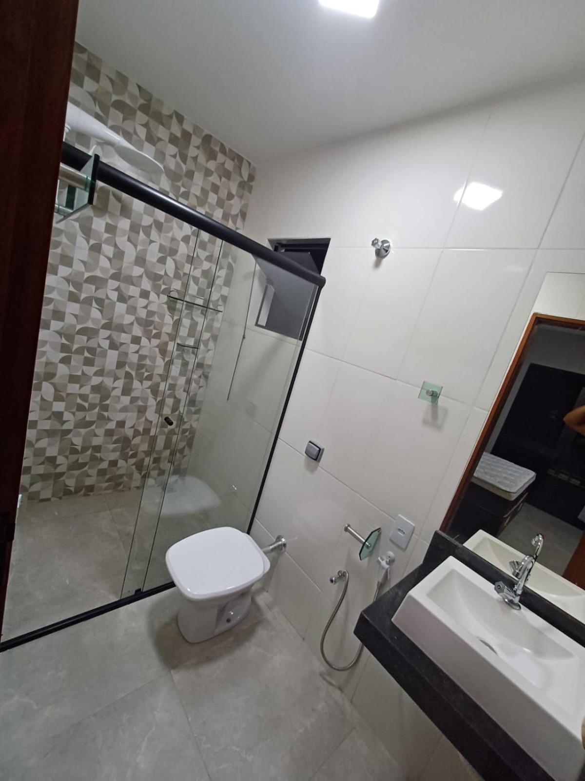 Deluxe Queen Suite - Photo 2