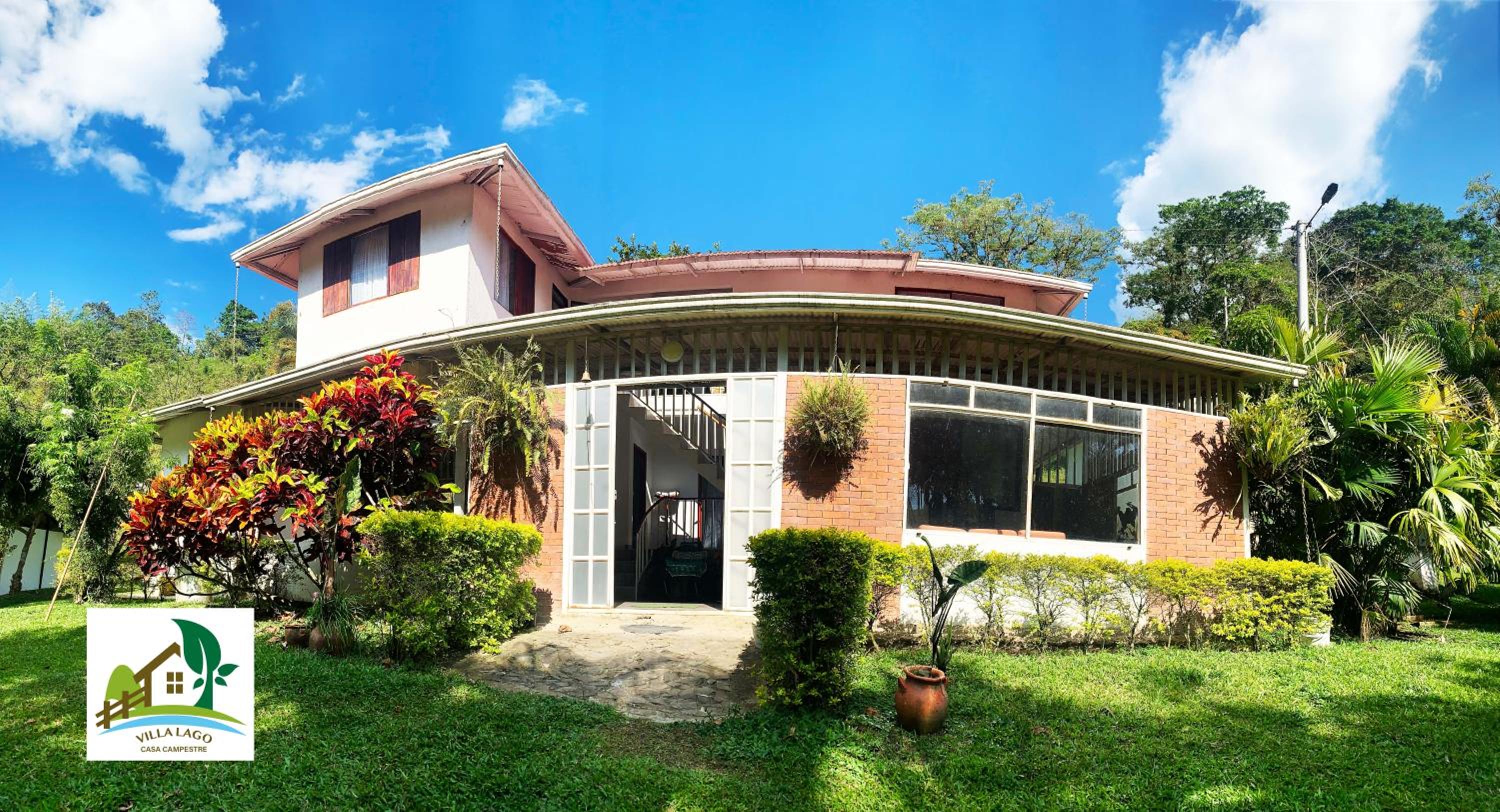 Five-Bedroom House photo 2