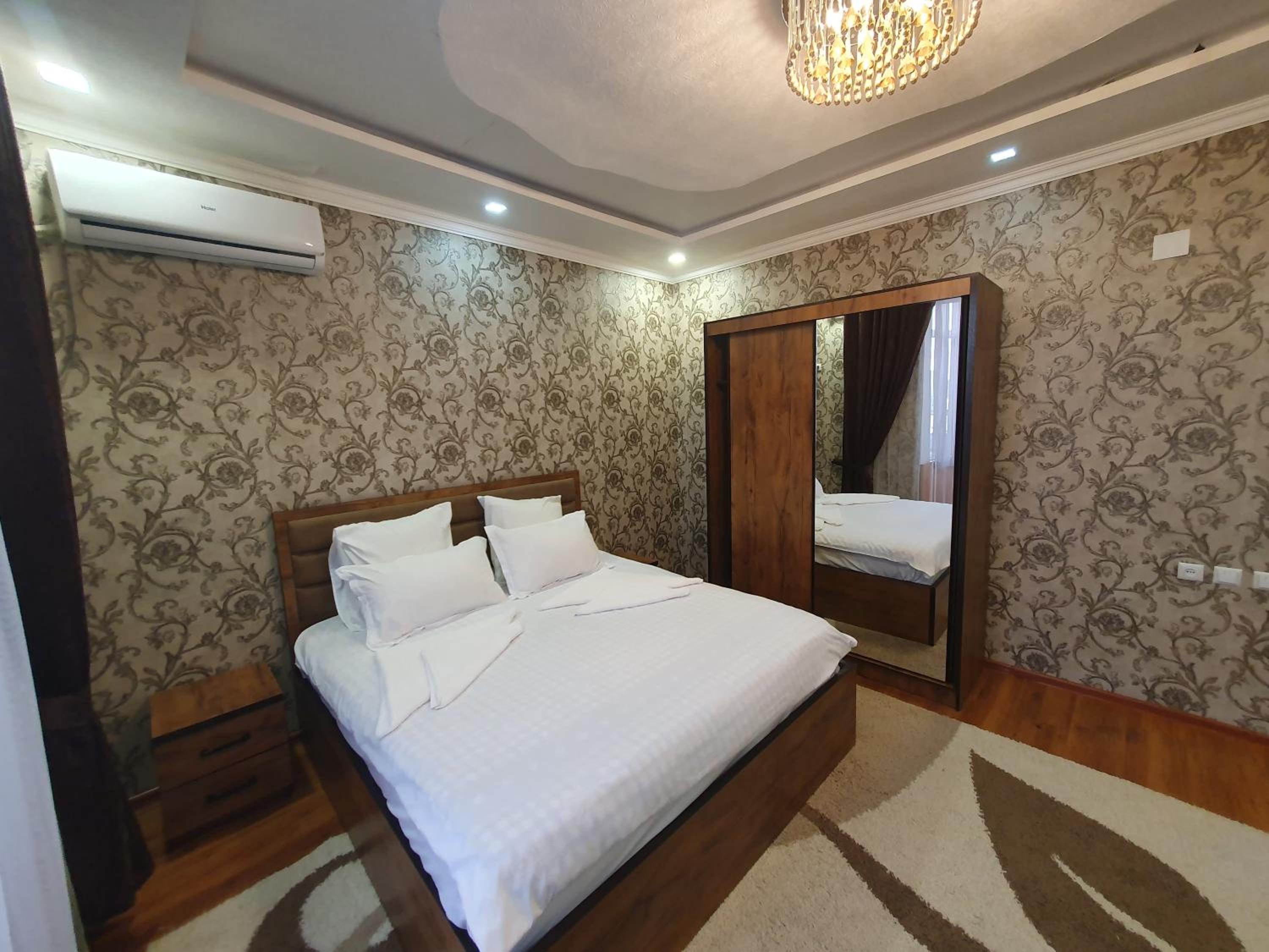 Deluxe King Room photo 1