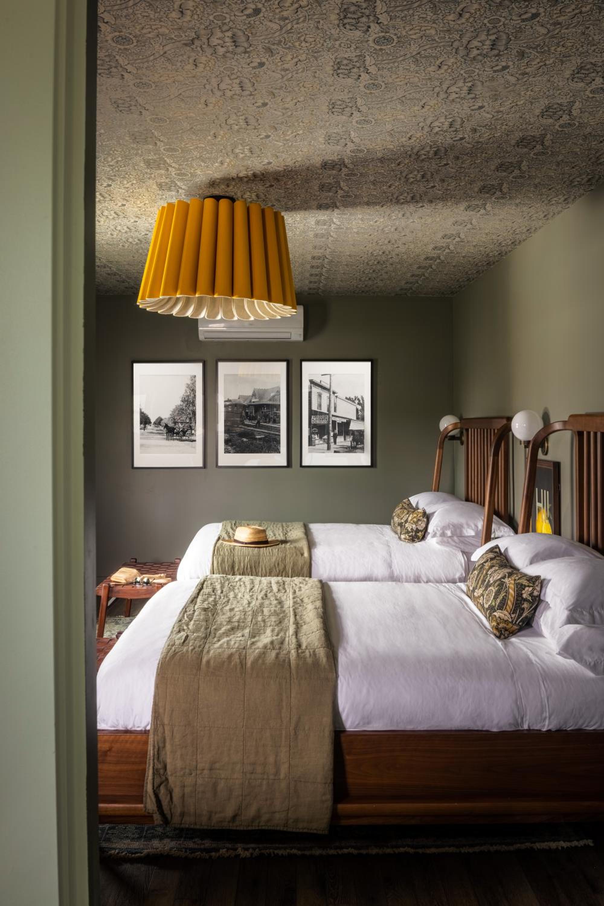 Deluxe Queen Room with Two Queen Beds photo 1