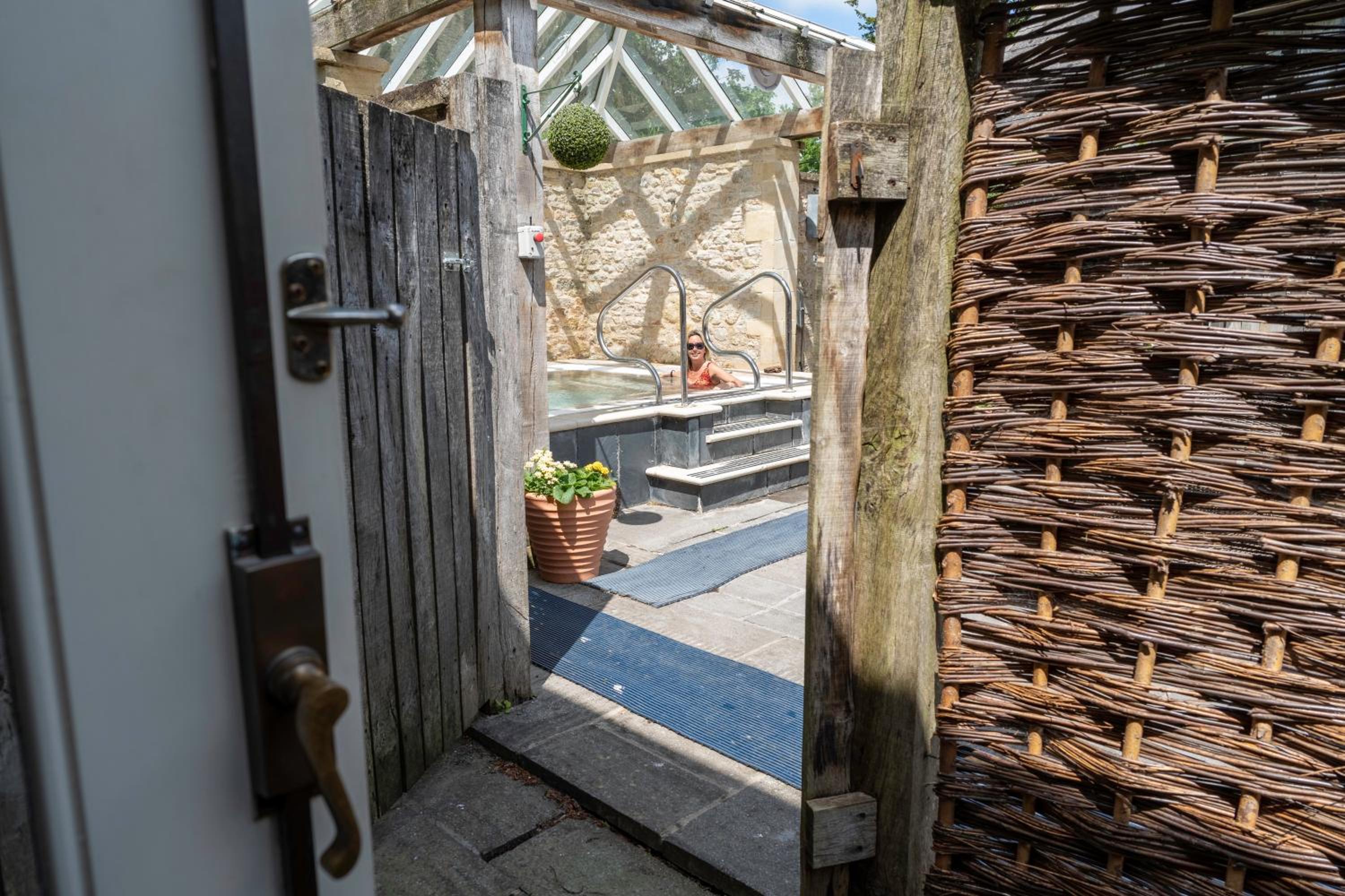 Deluxe with Garden View - Photo 4