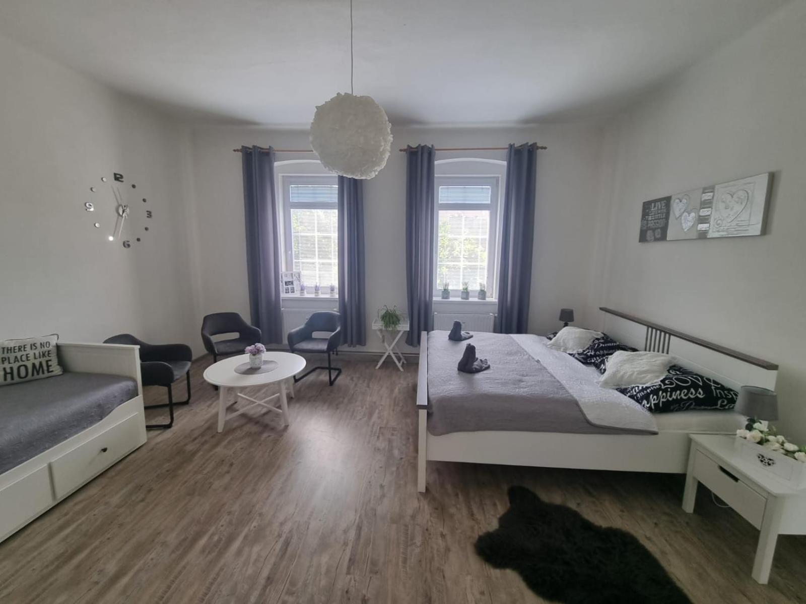 One-Bedroom Apartment - Photo 28