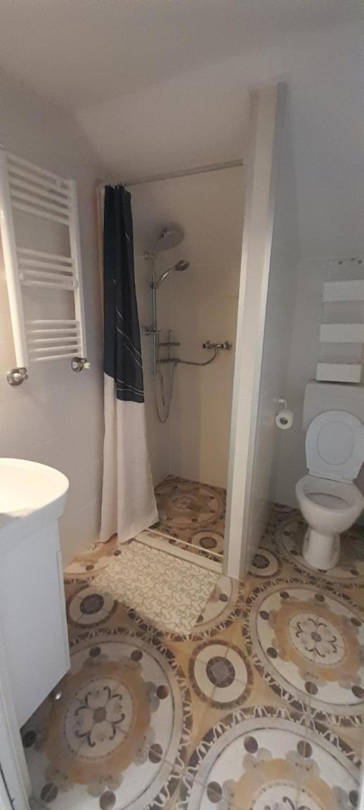 Small Double Room - Photo 3