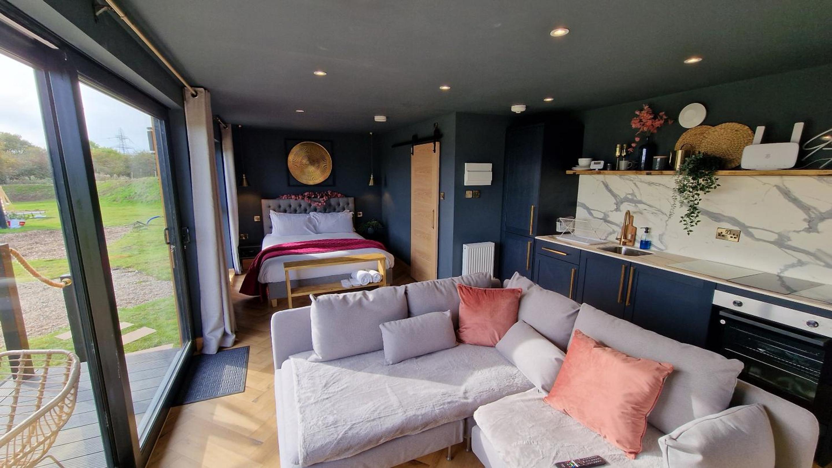 Deluxe Apartment