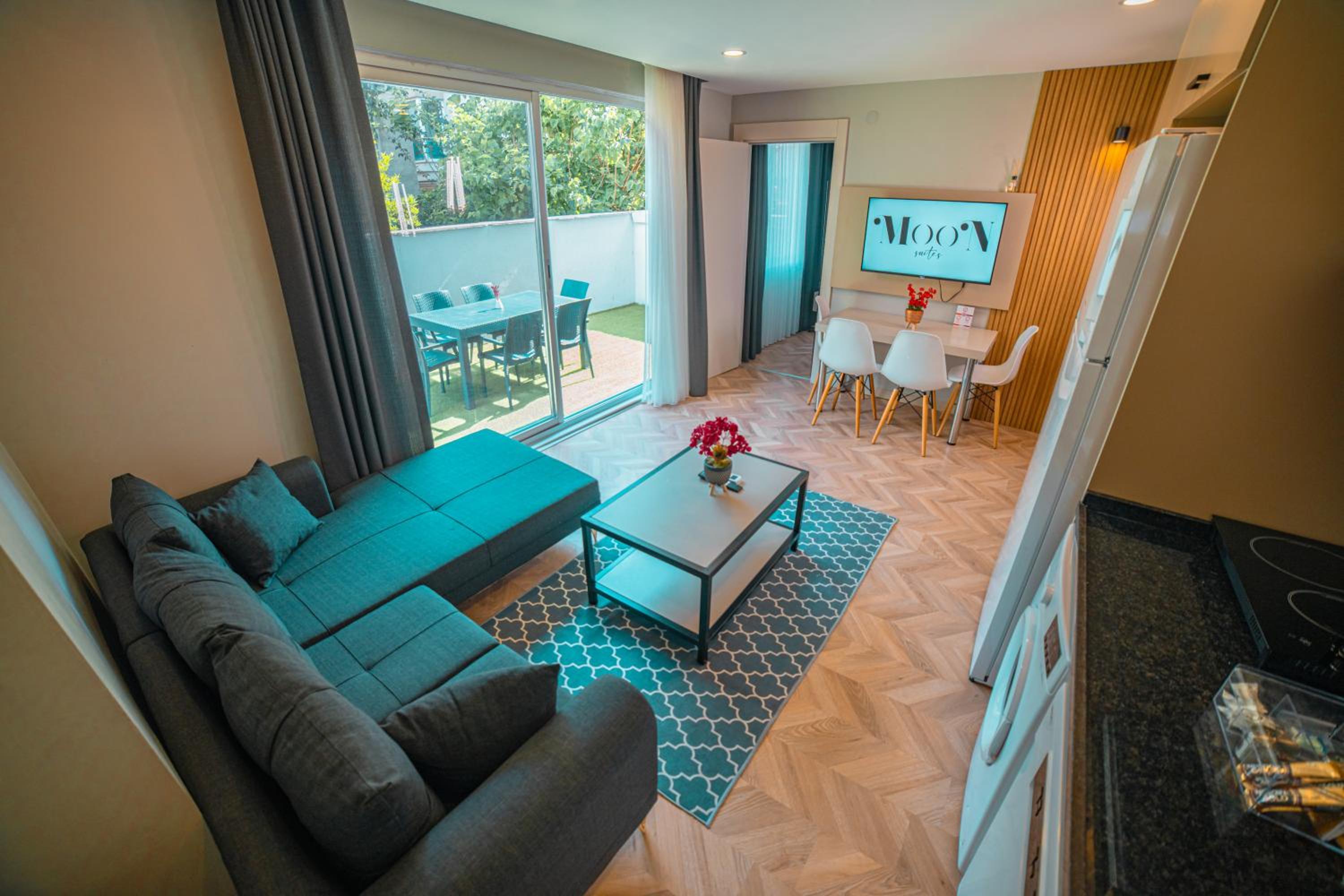 Deluxe Apartment