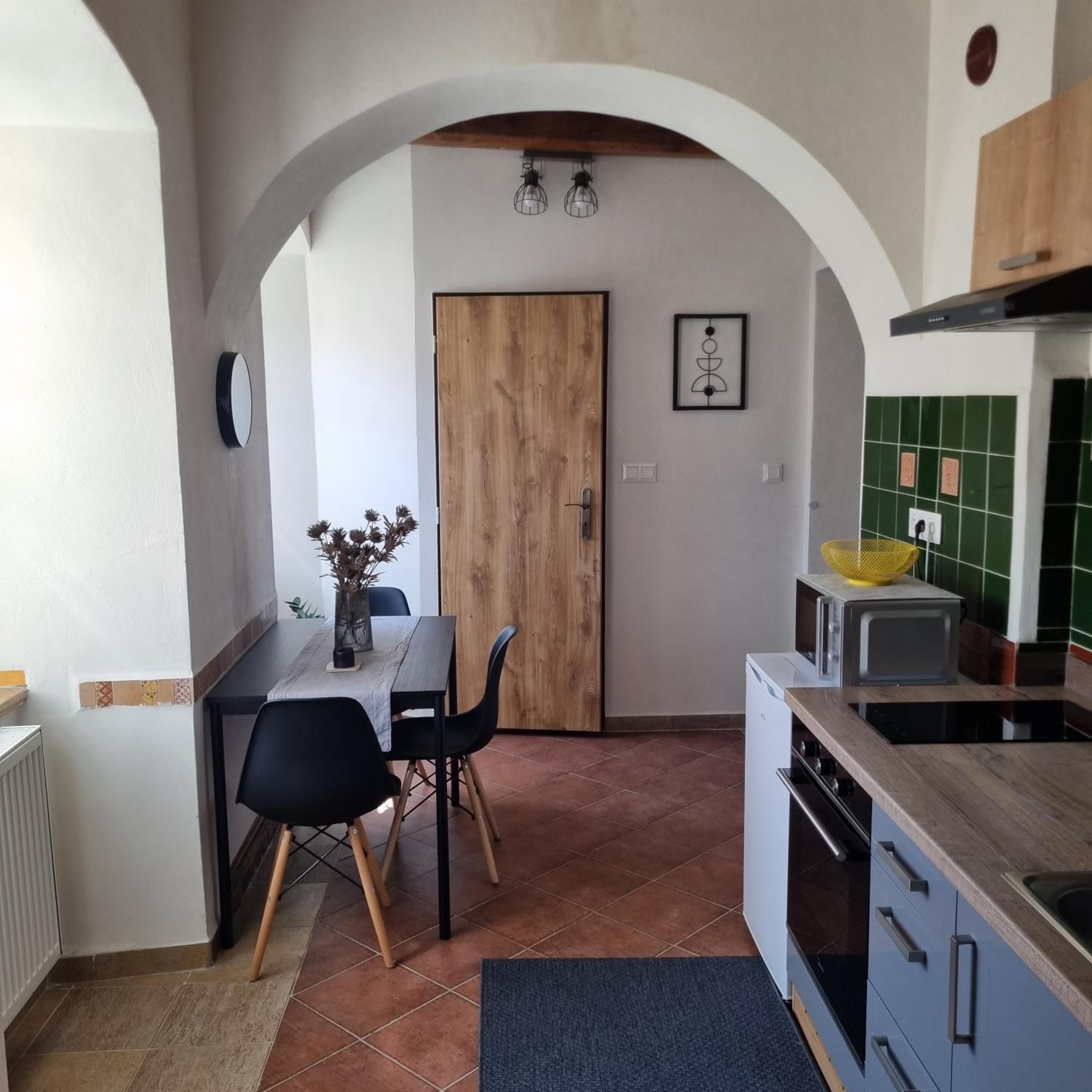 One-Bedroom Apartment - Photo 3