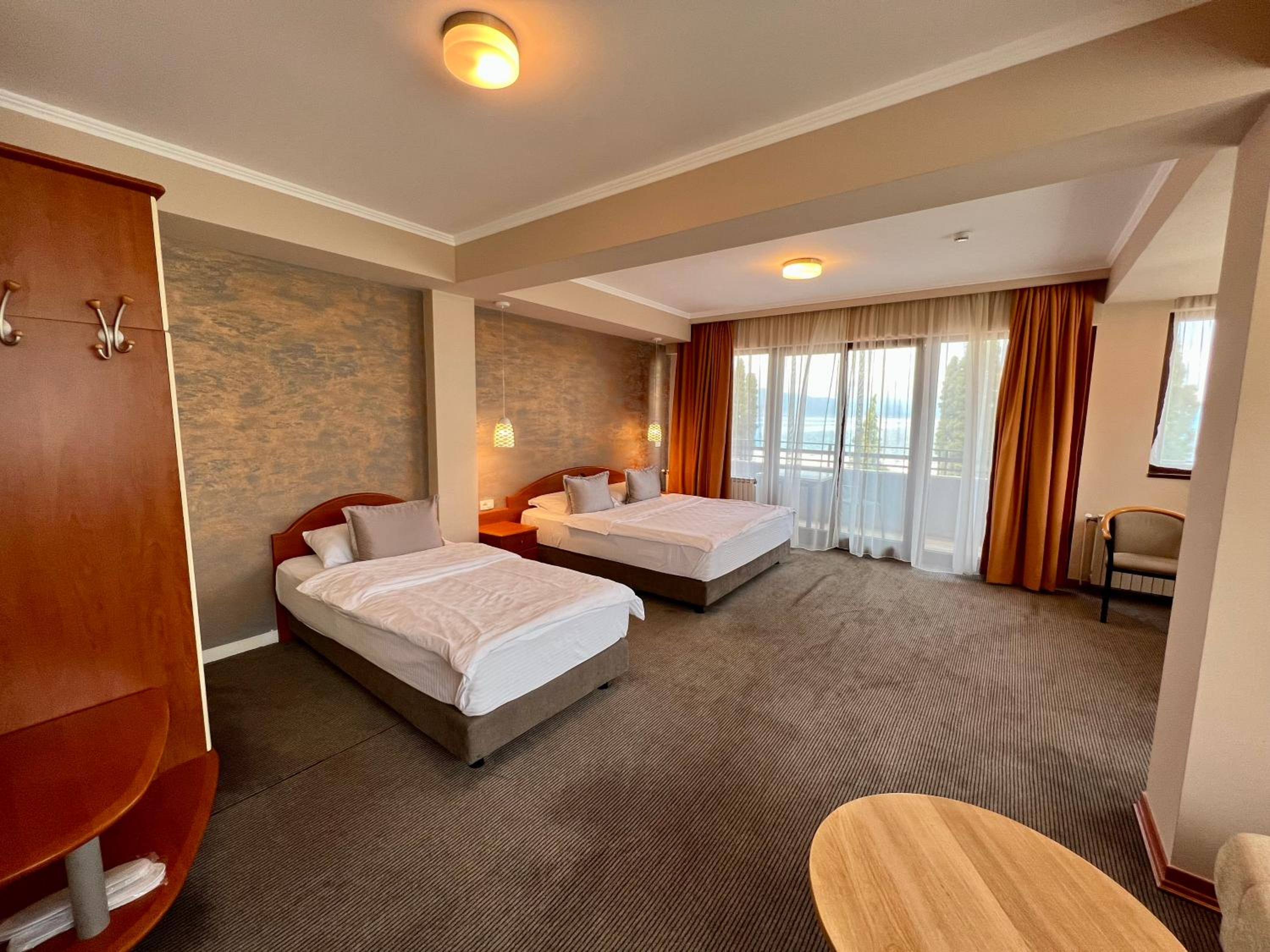Double Room with Lake View photo 2