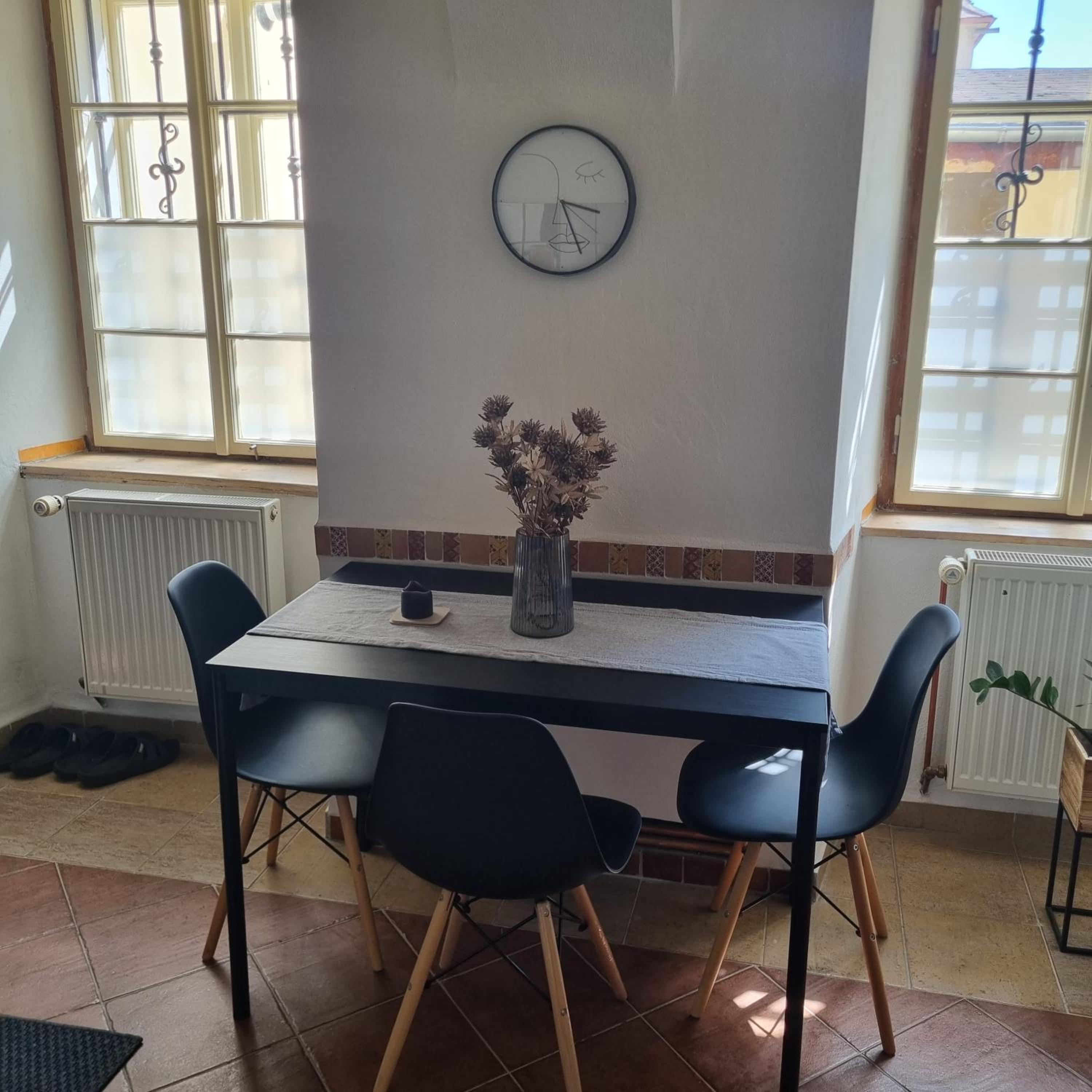 One-Bedroom Apartment - Photo 6