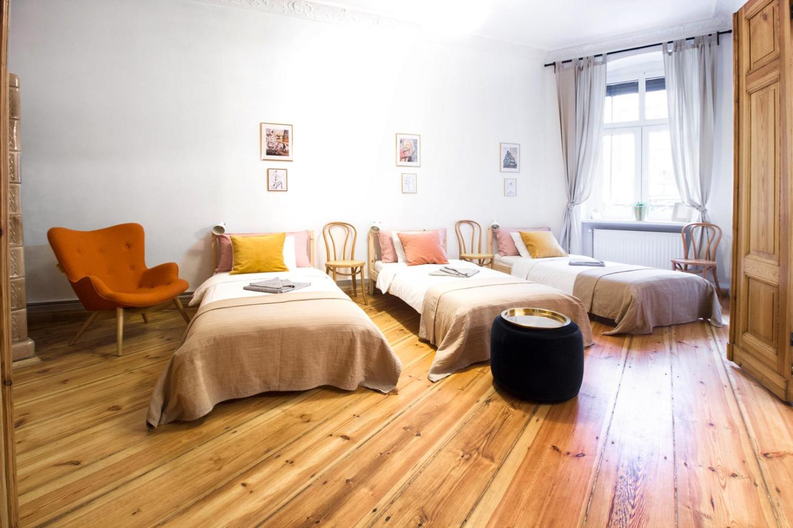 Premium Four-Bedroom Apartment with 2 Bathrooms and Living Room  - Photo 11