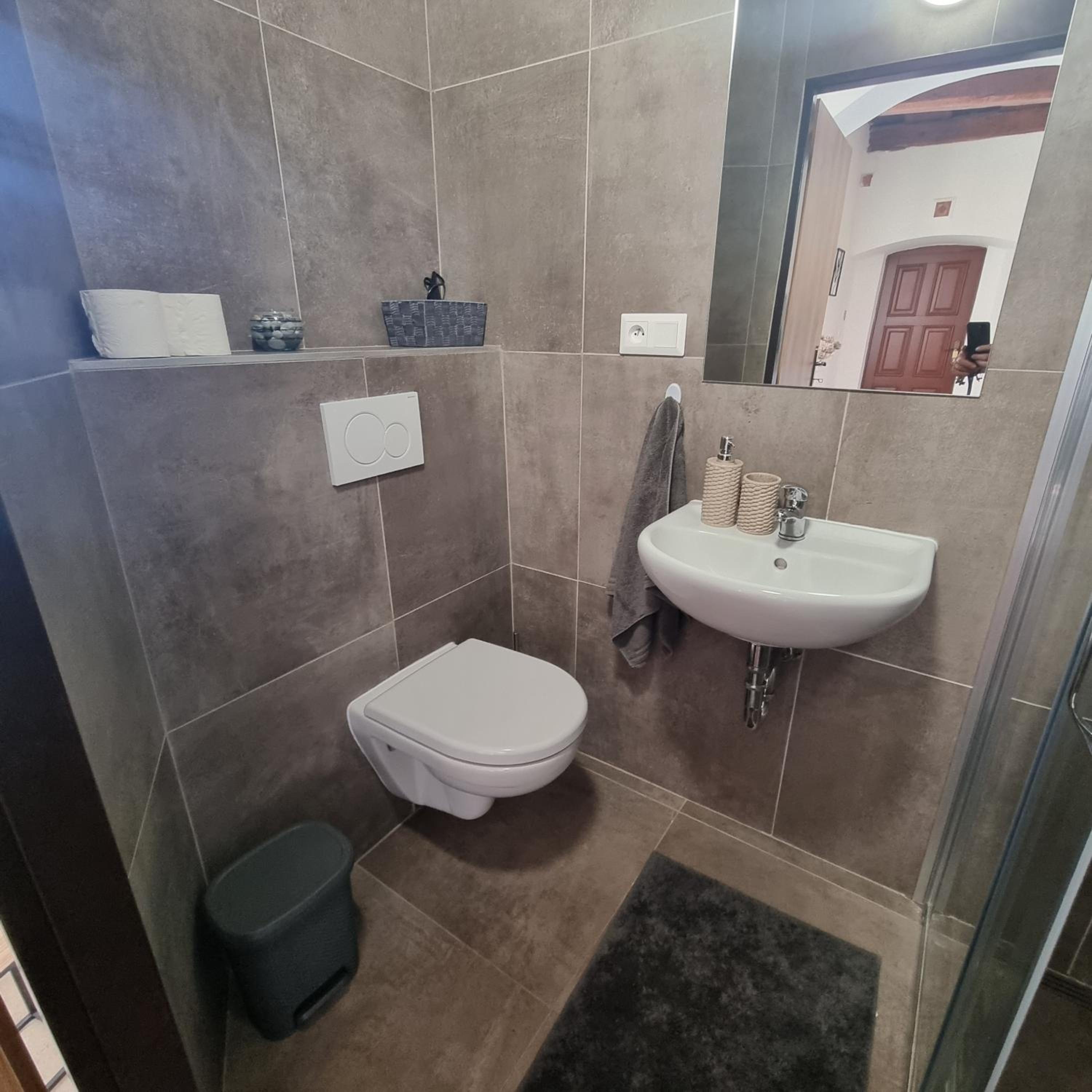 One-Bedroom Apartment - Photo 9