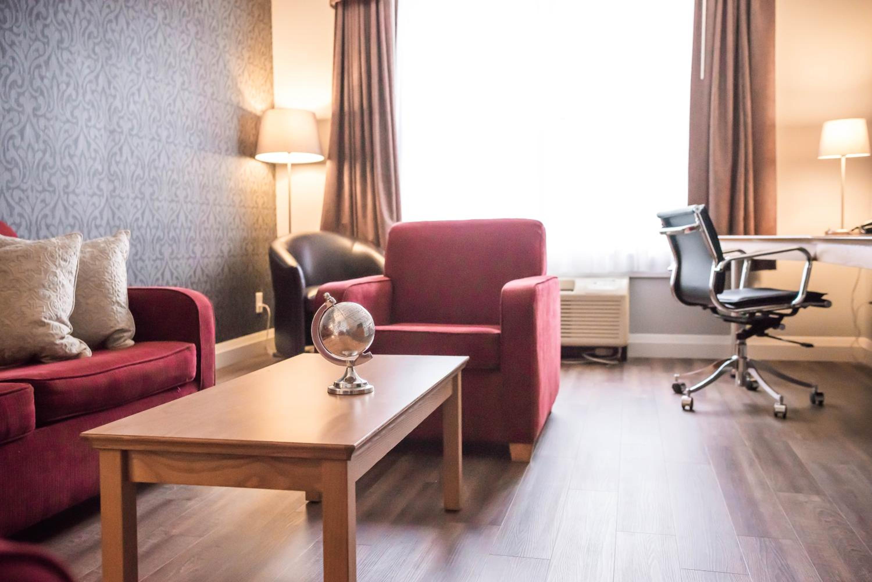 Executive Suite - Photo 1