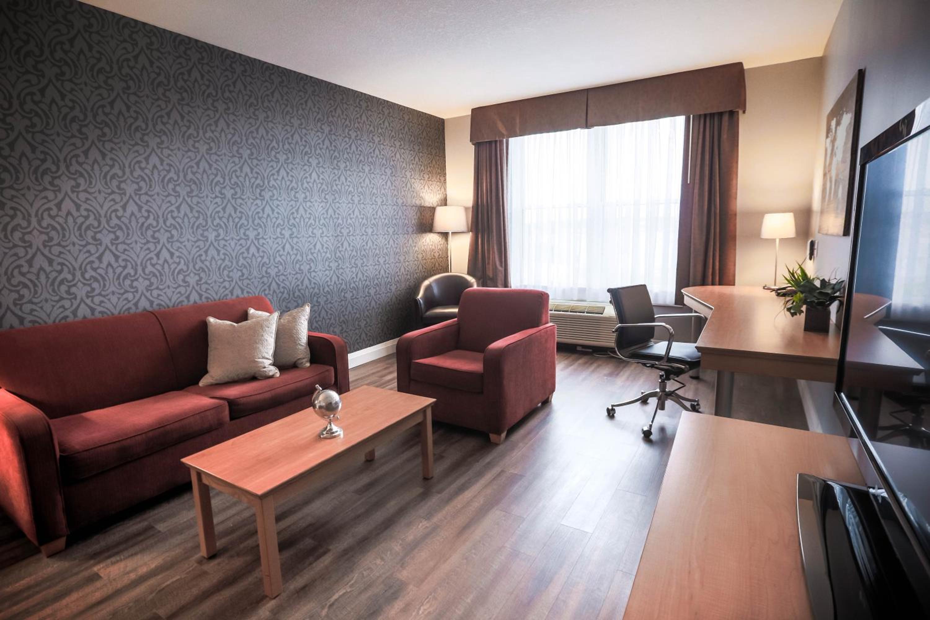 Executive Suite - Photo 4