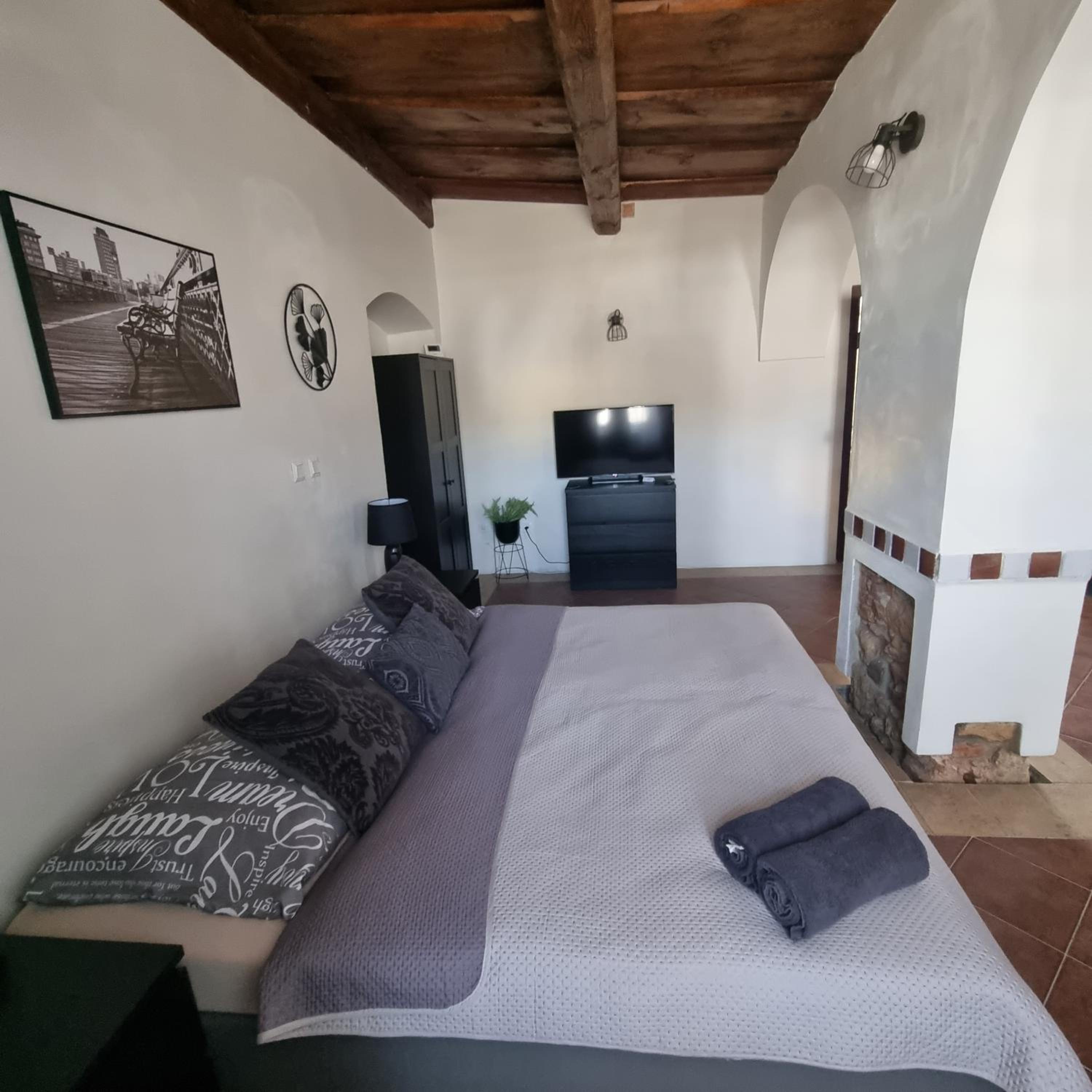 One-Bedroom Apartment - Photo 13