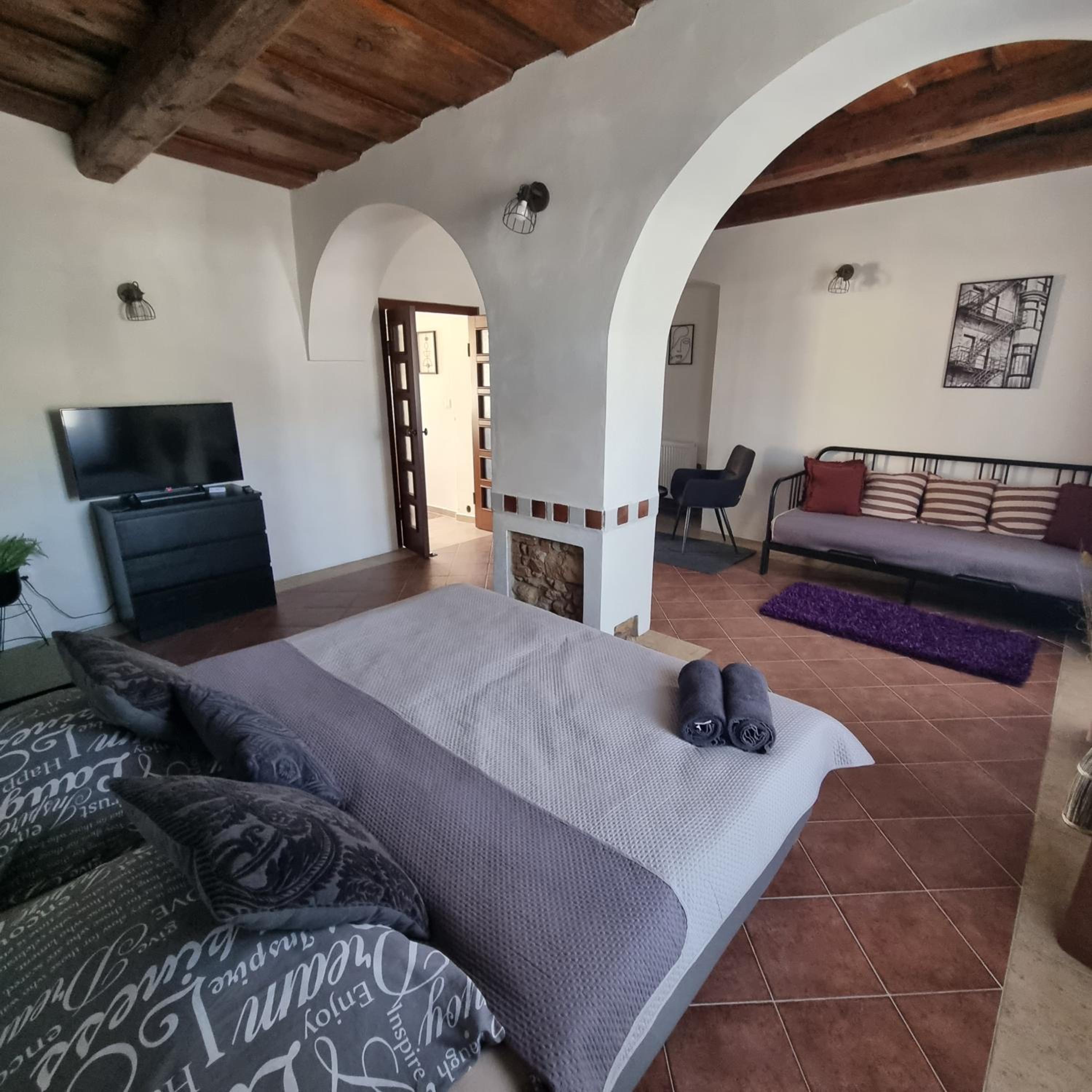 One-Bedroom Apartment - Photo 14