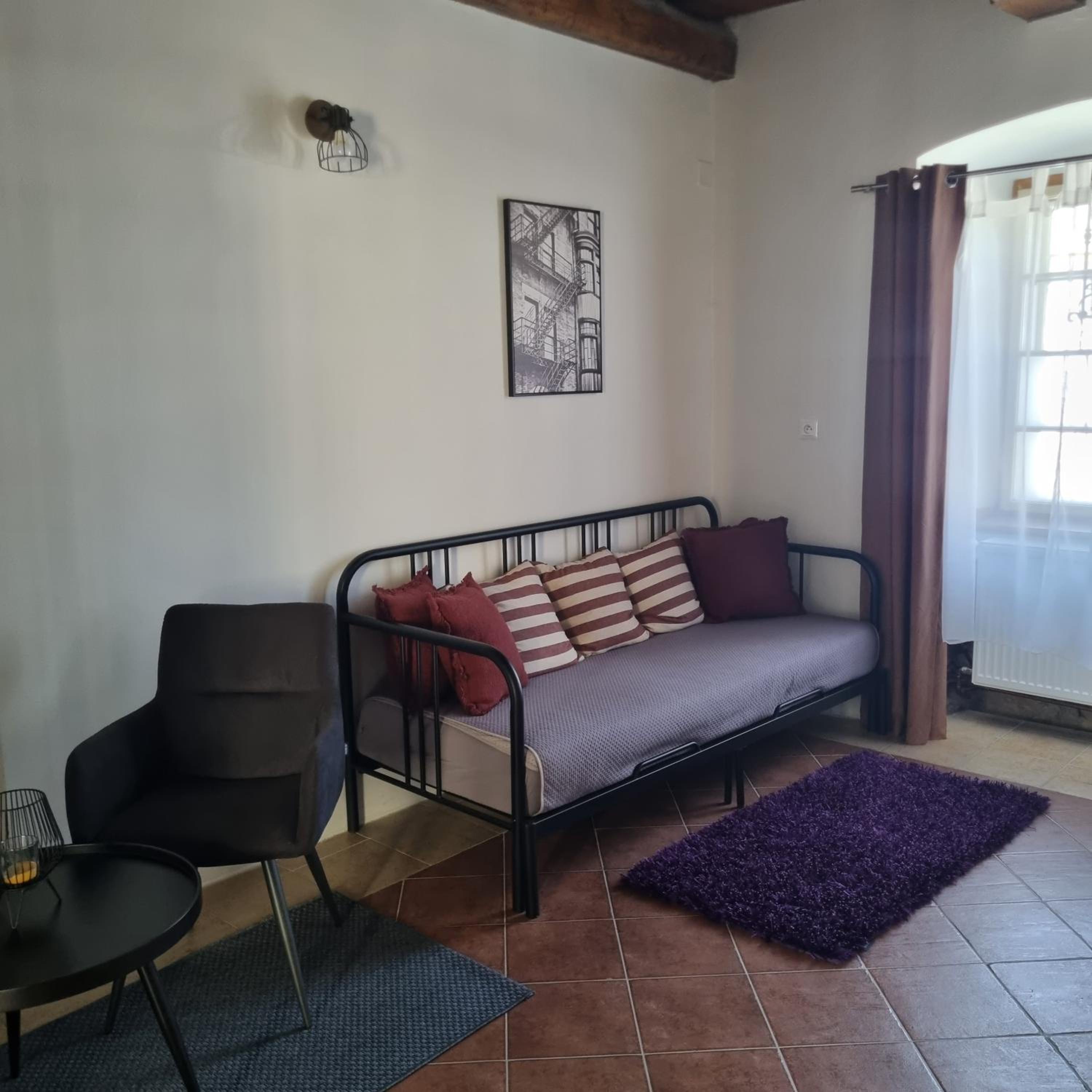 One-Bedroom Apartment - Photo 17