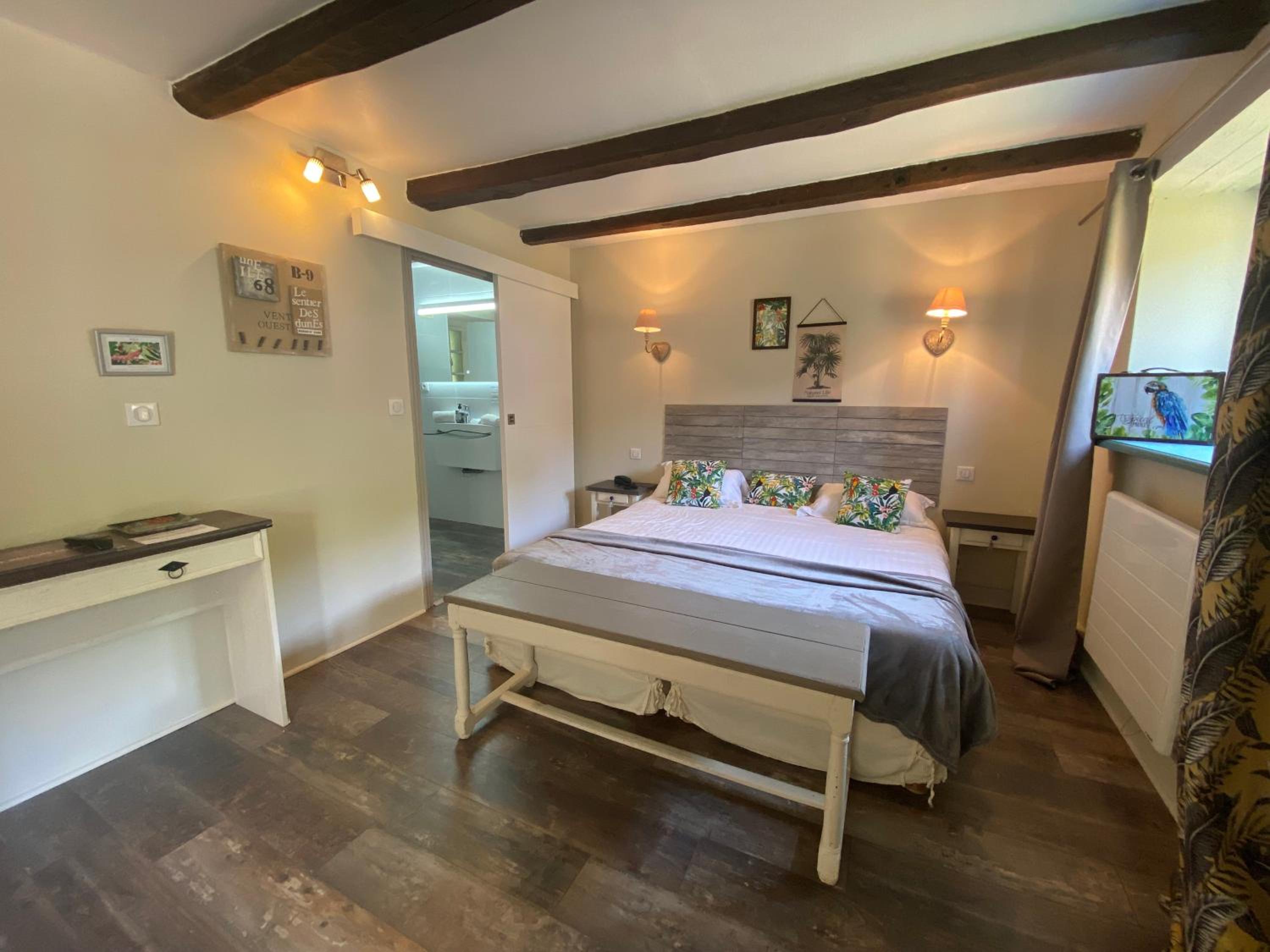 Junior Suite (2 Adults + 2 Children) - Photo 1