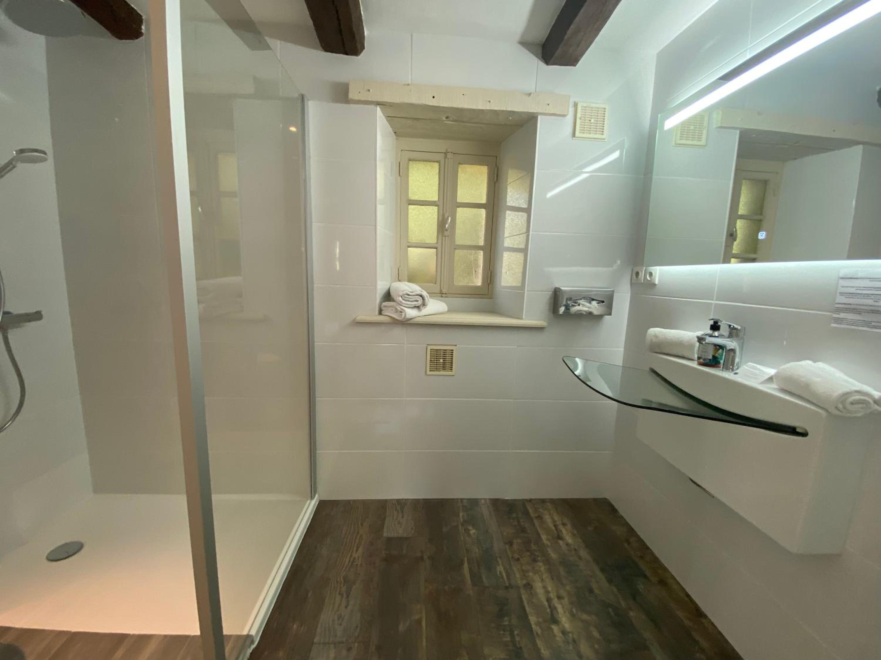 Junior Suite (2 Adults + 2 Children) - Photo 13