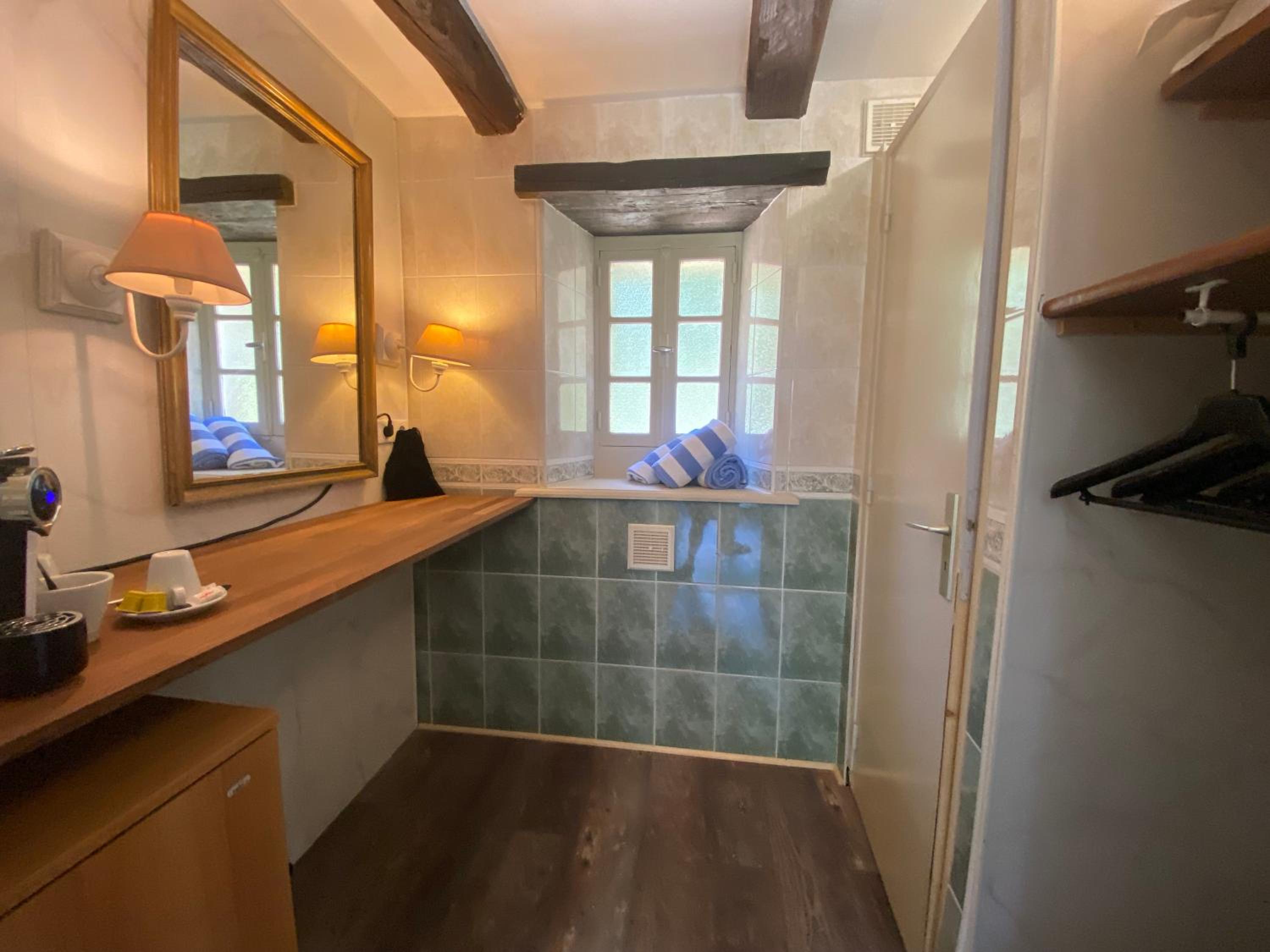 Junior Suite (2 Adults + 2 Children) - Photo 15