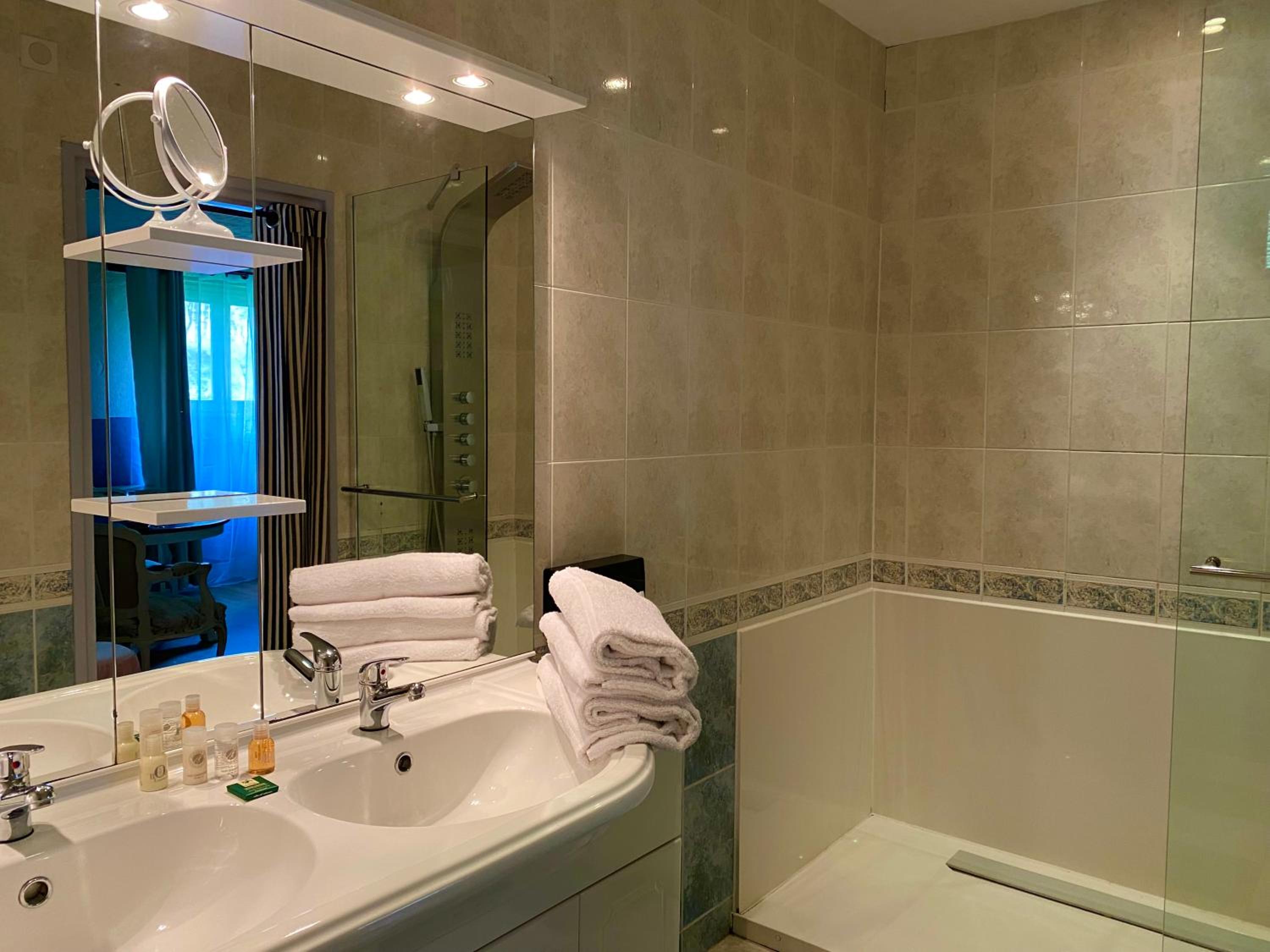 Superior Double or Twin Room - Photo 4