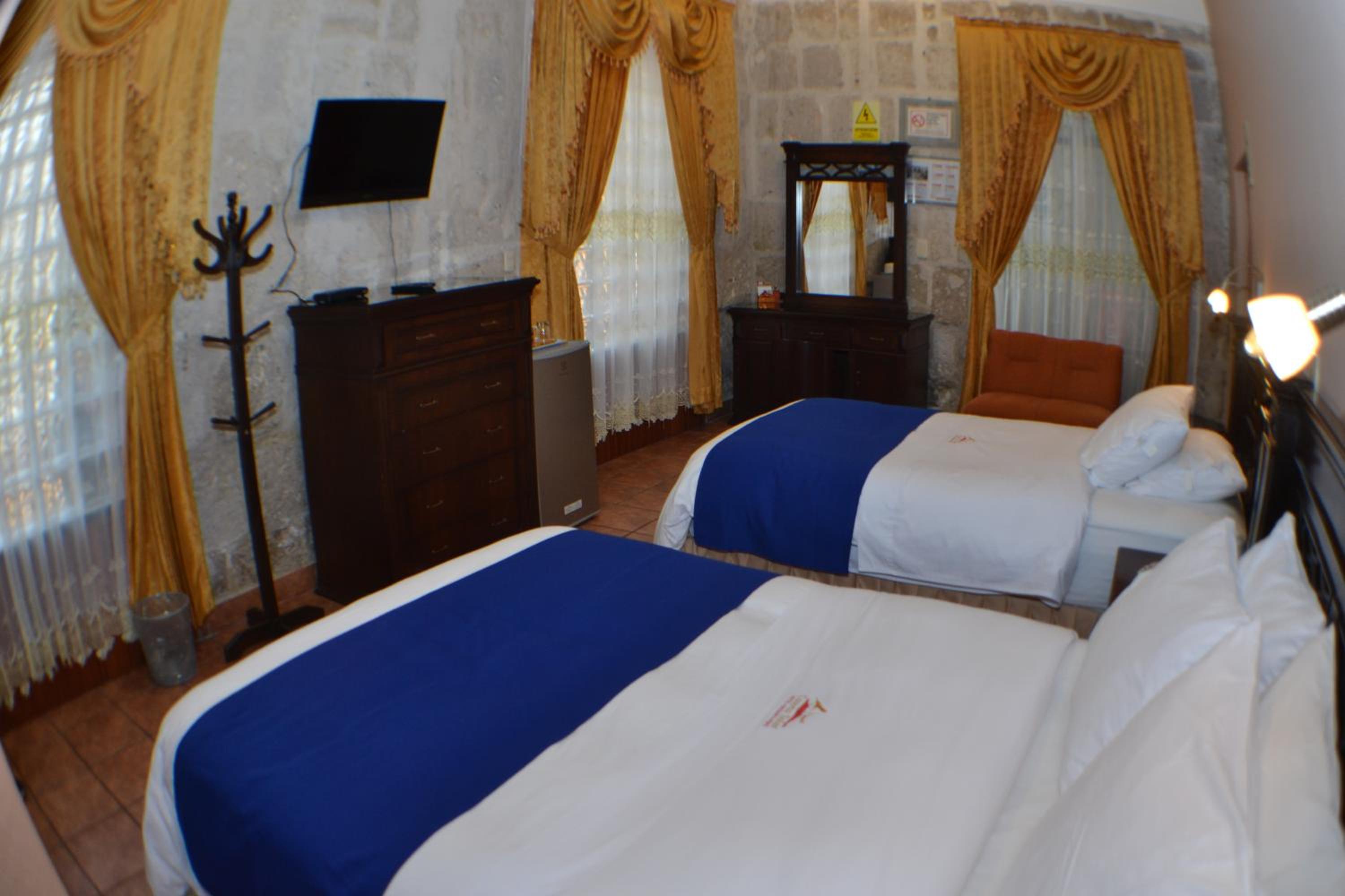 Double or Twin Room - Photo 11