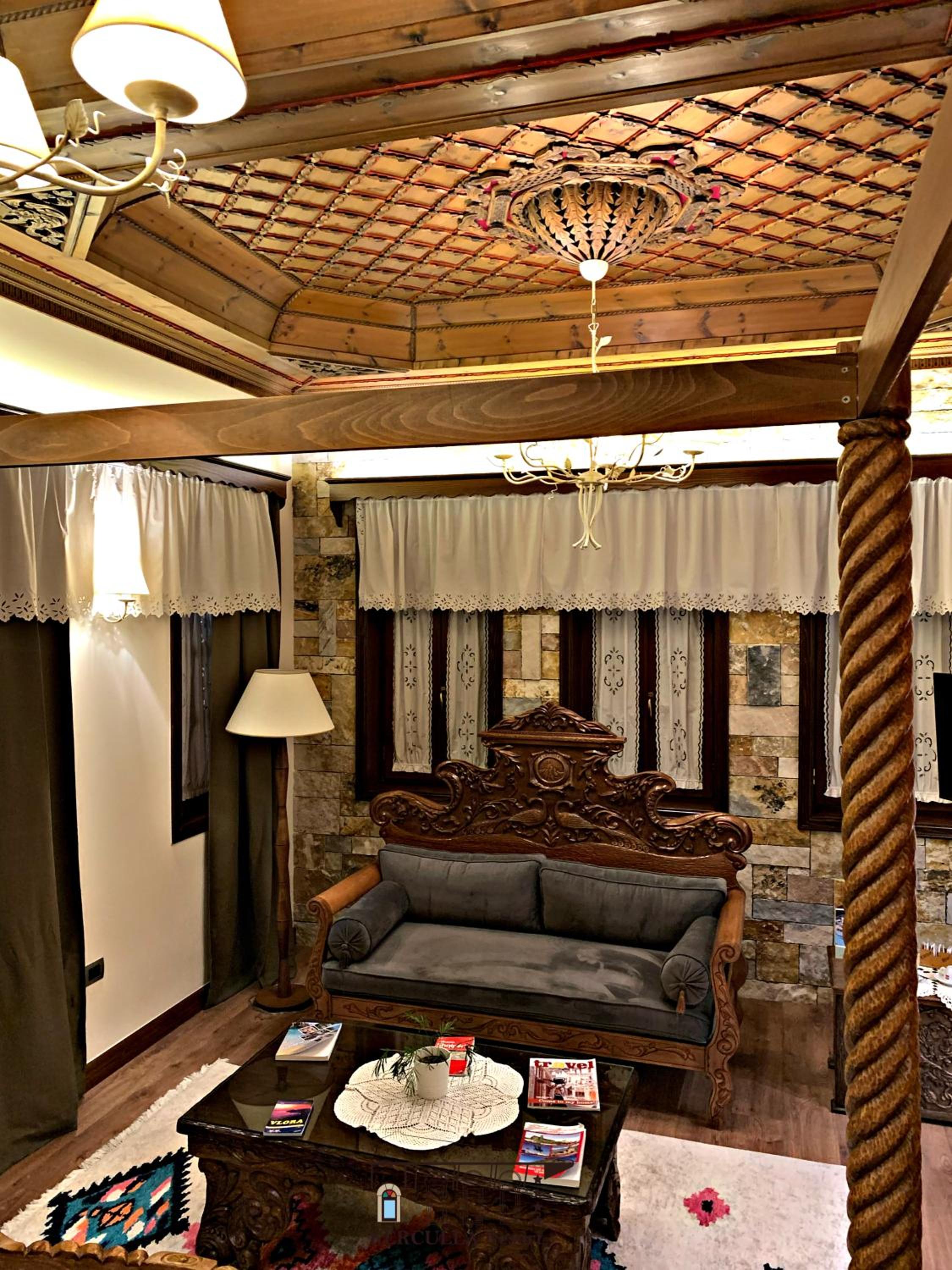 Deluxe King Suite