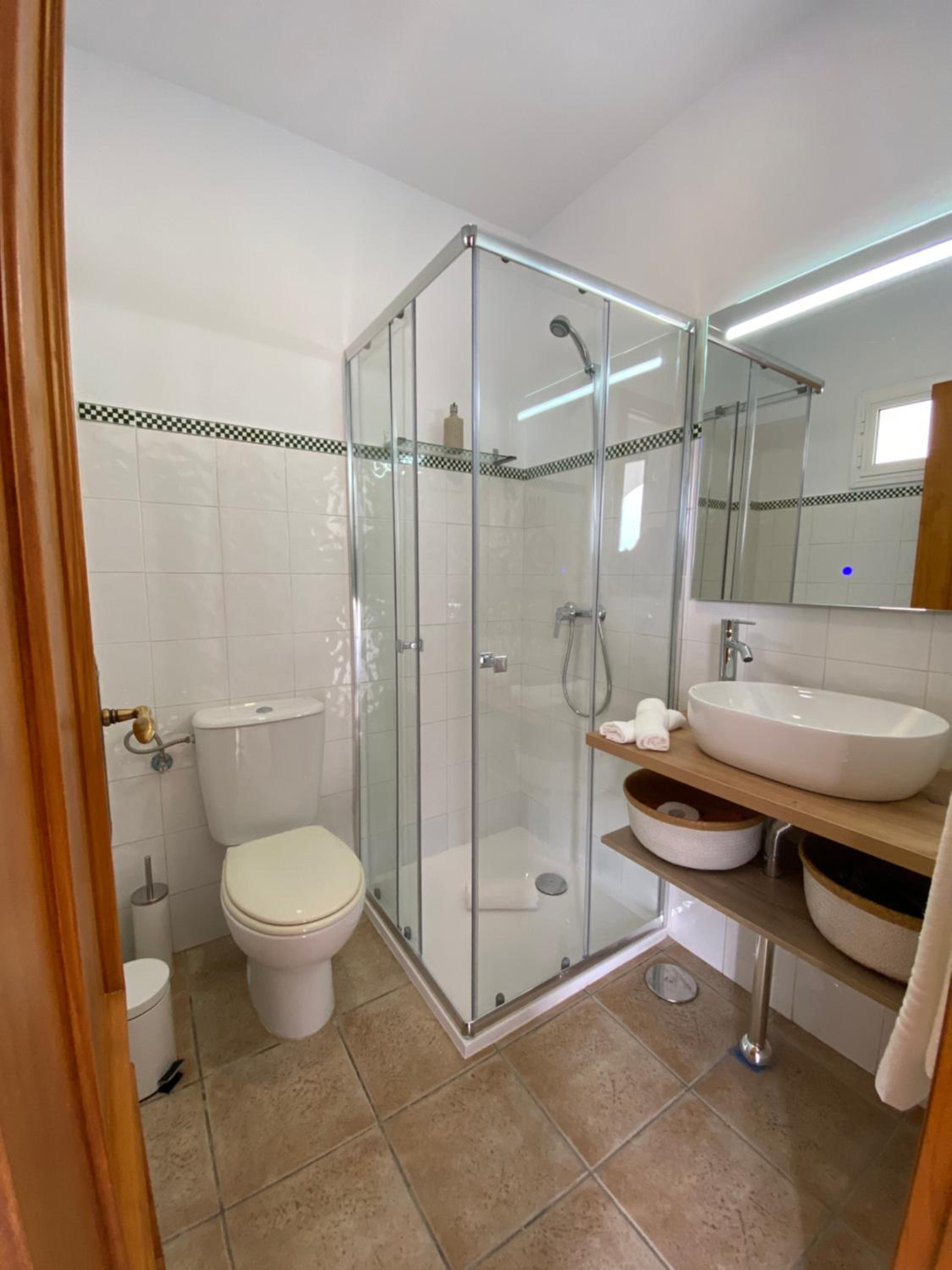 Family Room with Private Bathroom photo 2