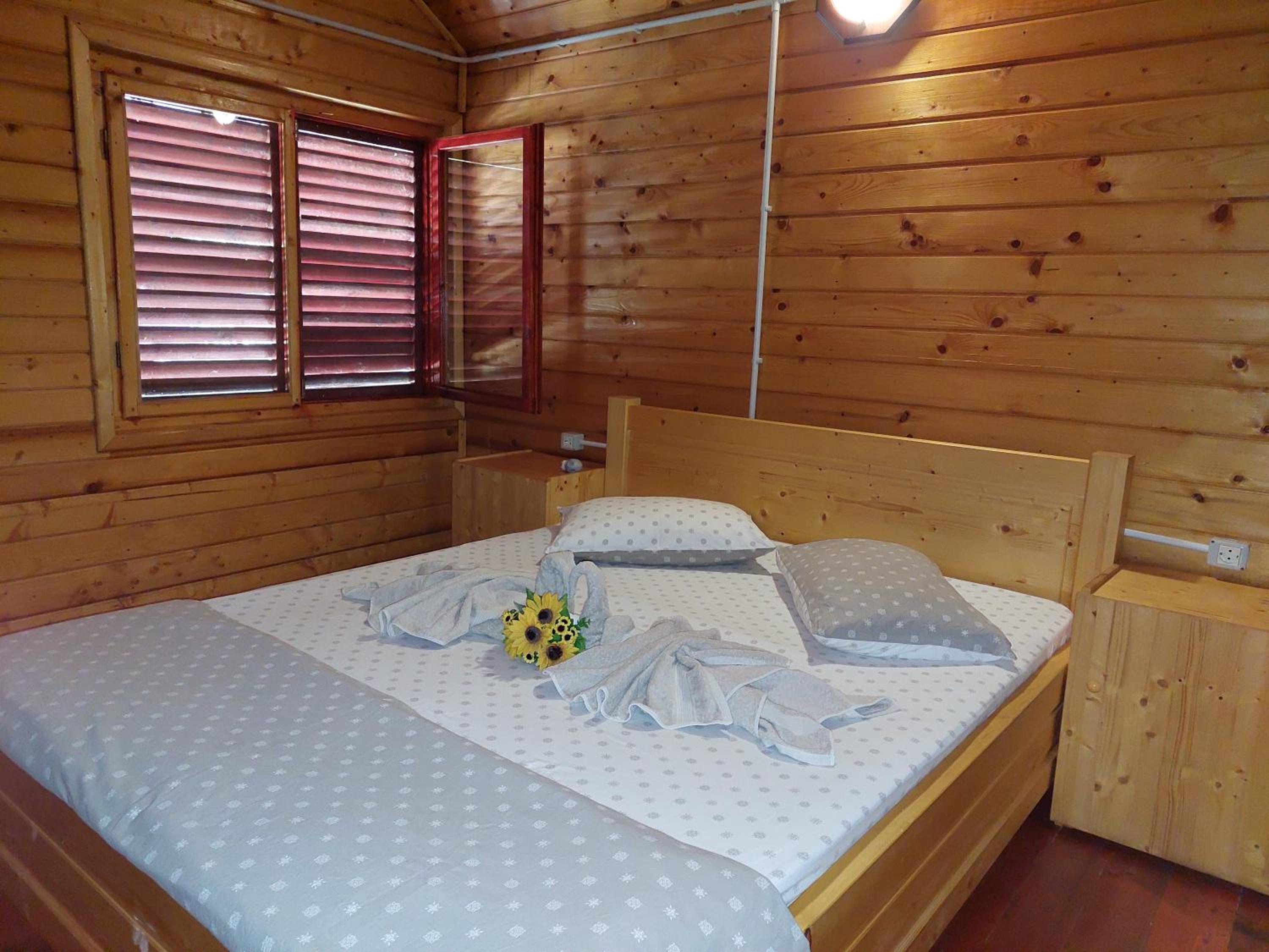 Bungalow (2 Adults)