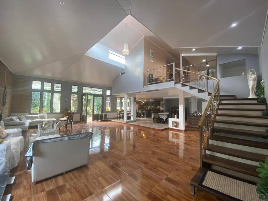 Villa photo 1
