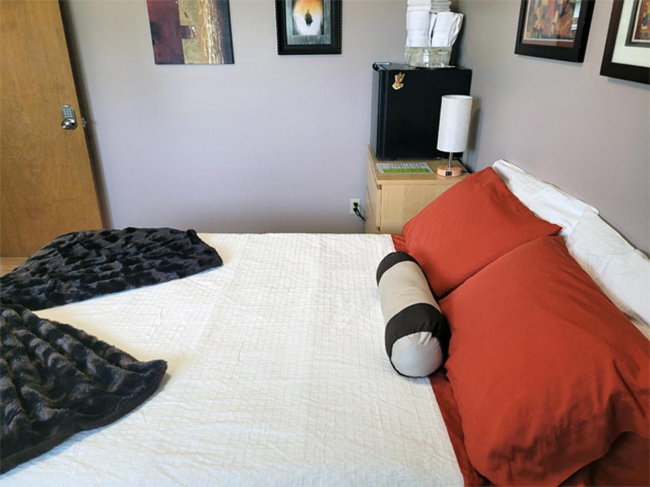 Standard Double Room with Shared Bathroom photo 3