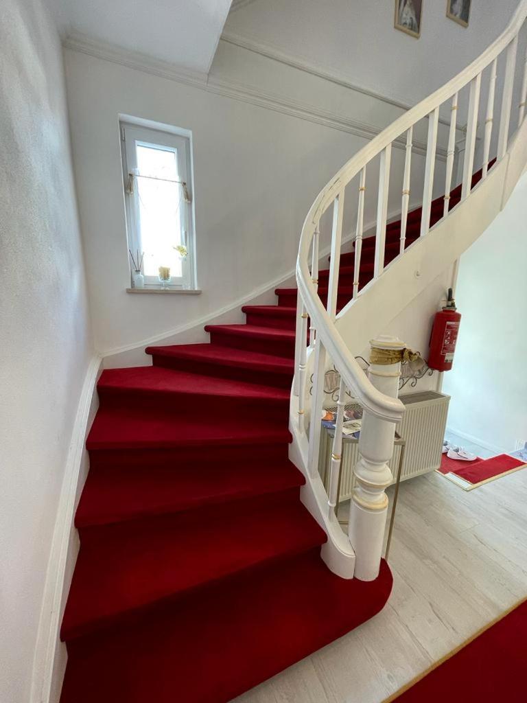 King Room with Balcony - Photo 9