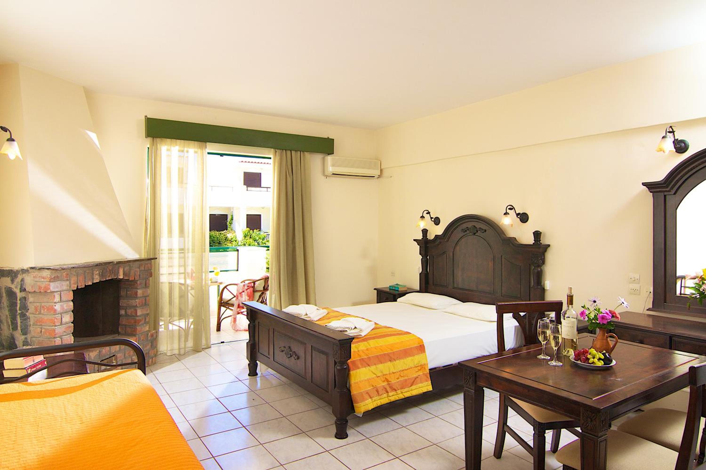 Studio (2-3 Adults)