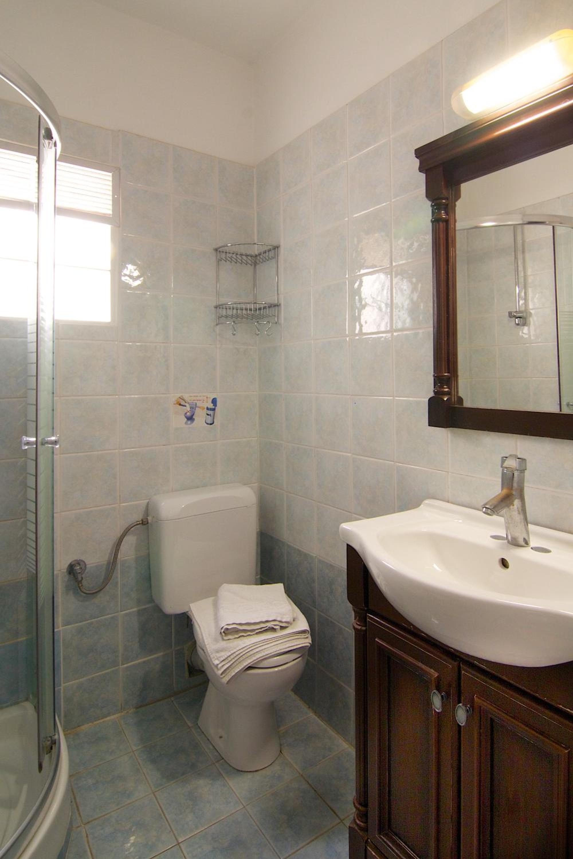 One-Bedroom Apartment (4 Adults) thumbnail 5