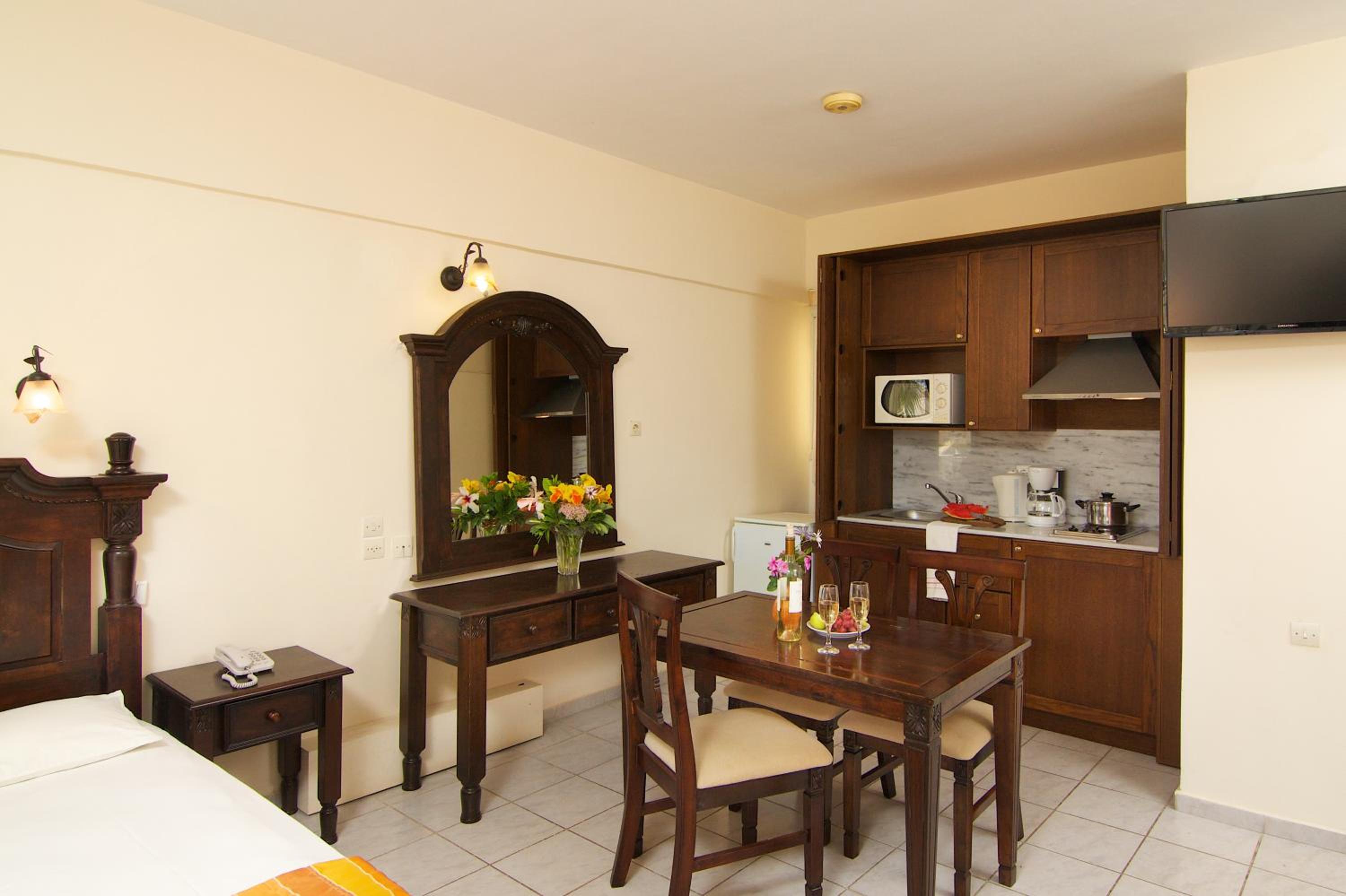 Studio (2-3 Adults)