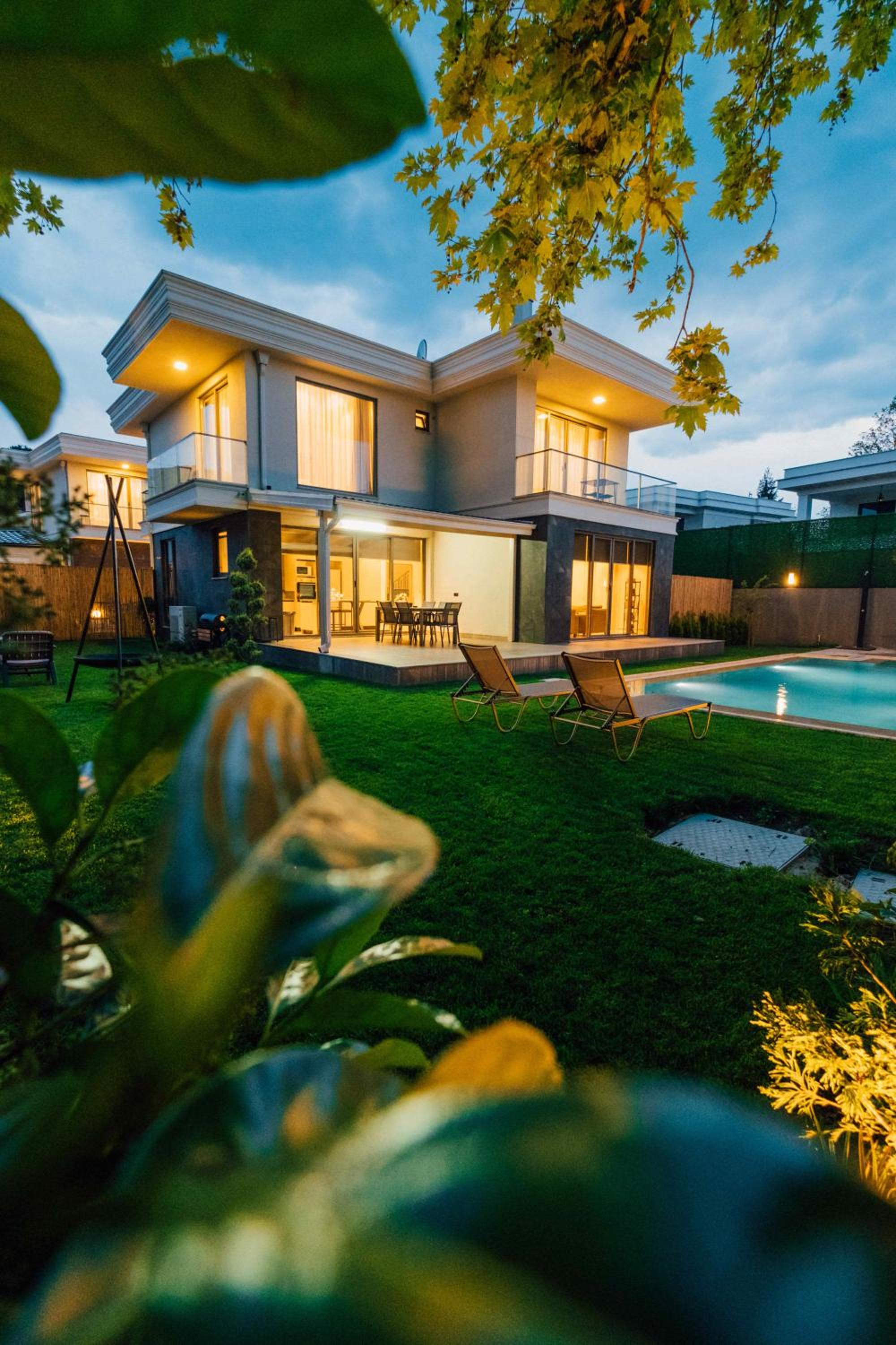 Villa with Private Pool - Photo 25