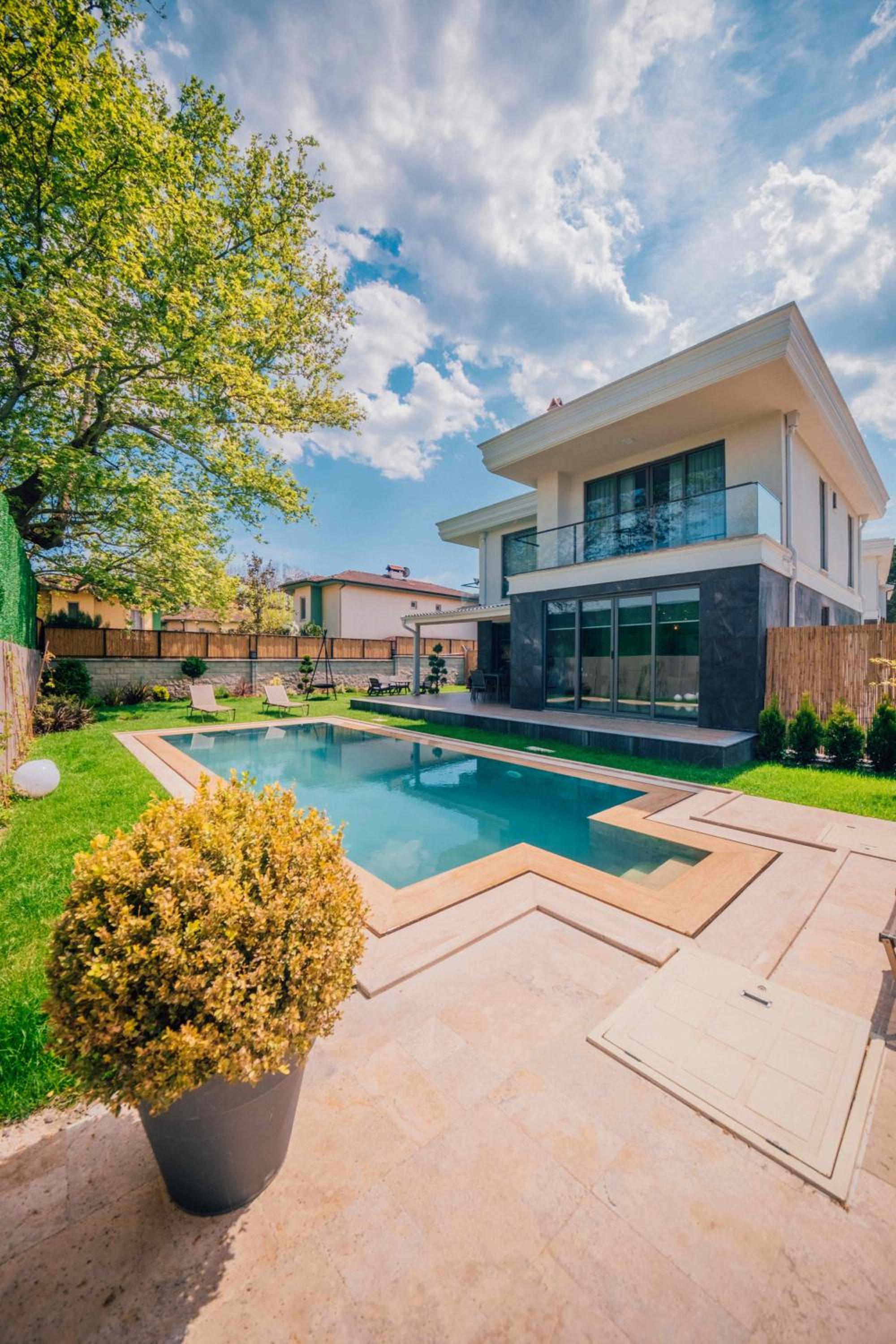Villa with Private Pool - Photo 27