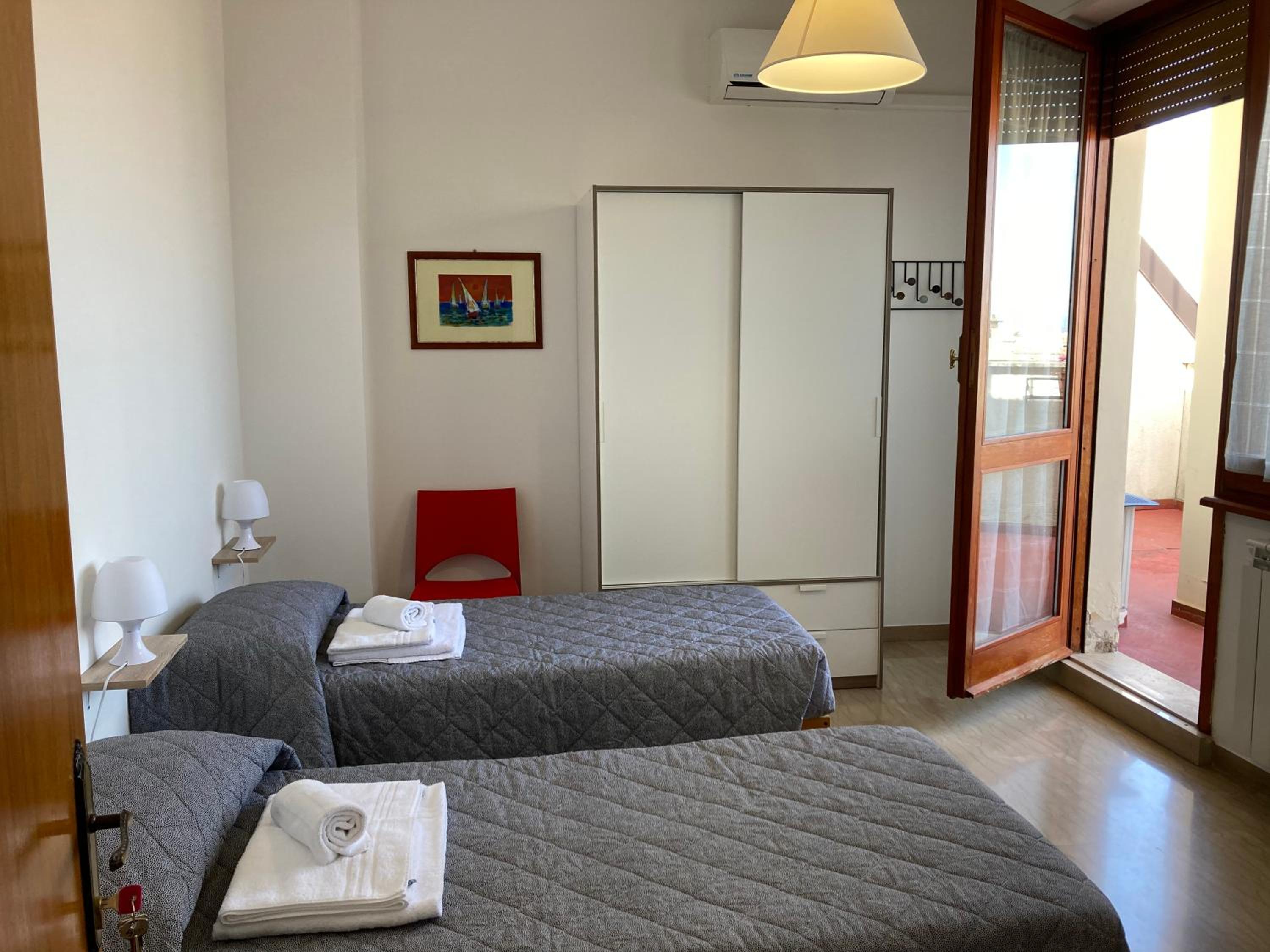 Large Double or Twin Room photo 1