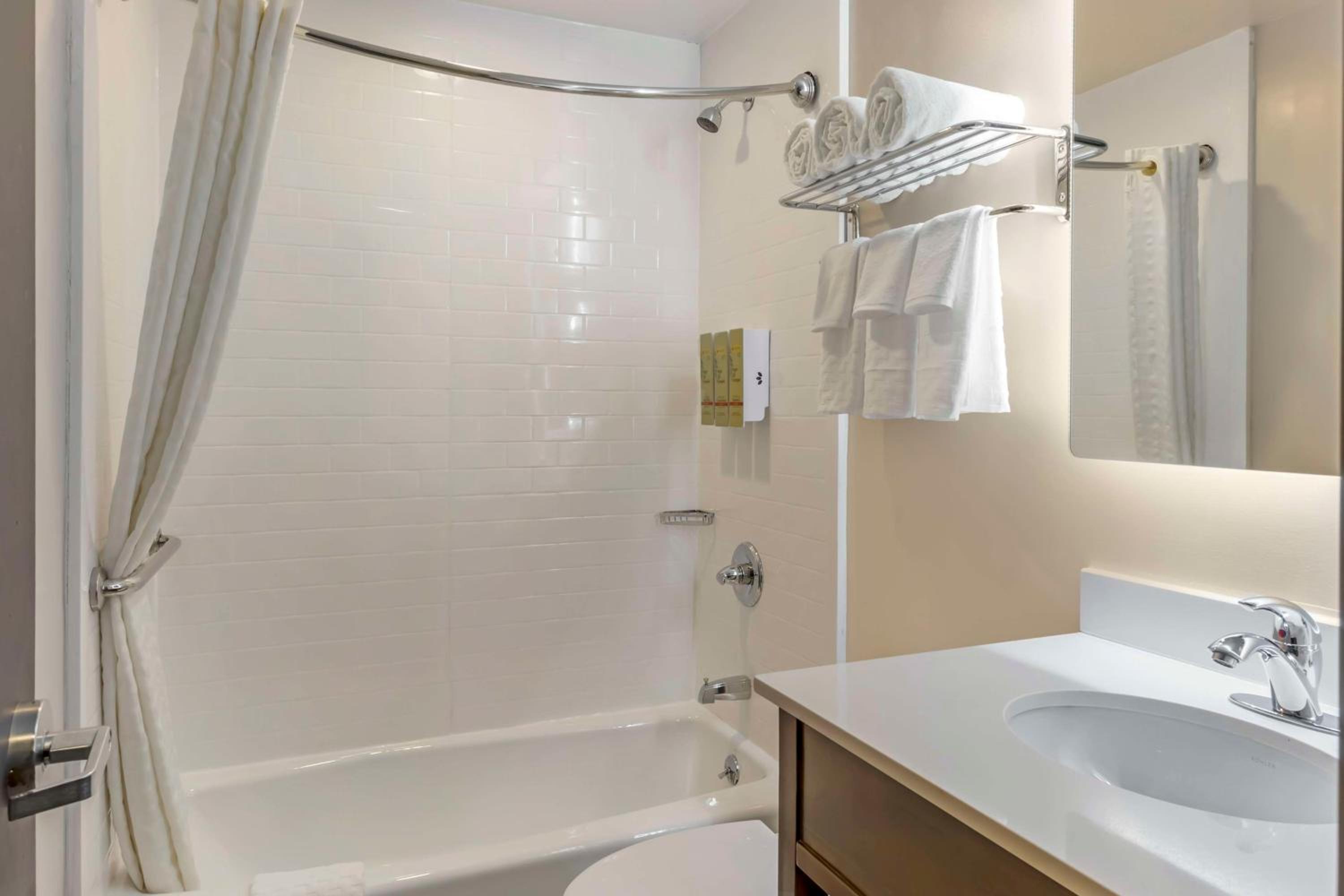 Double Room with Two Double Beds - Non-Smoking - Photo 4