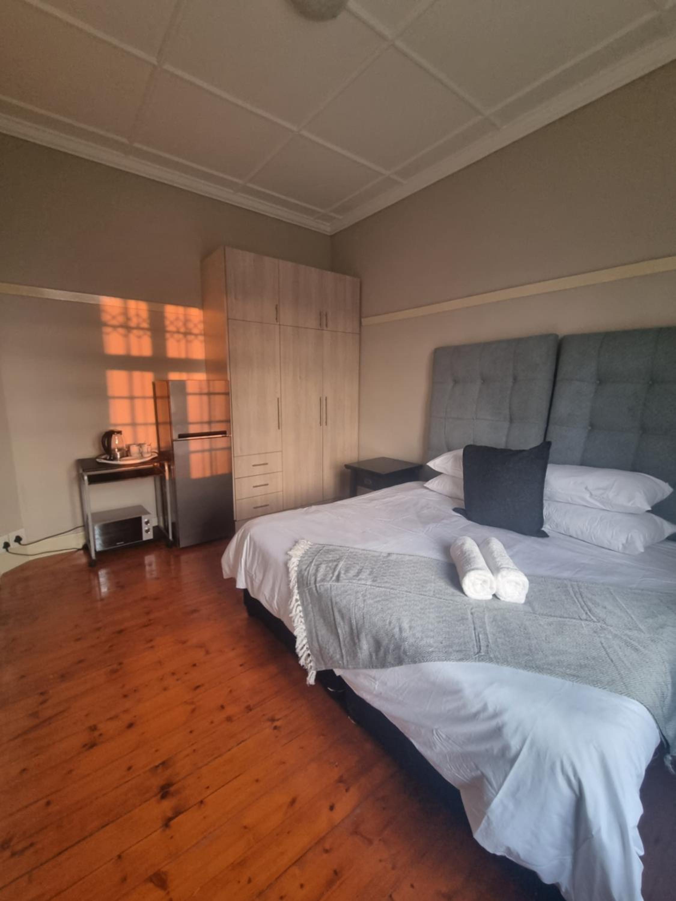 Double or Twin Room with Private Bathroom photo 2